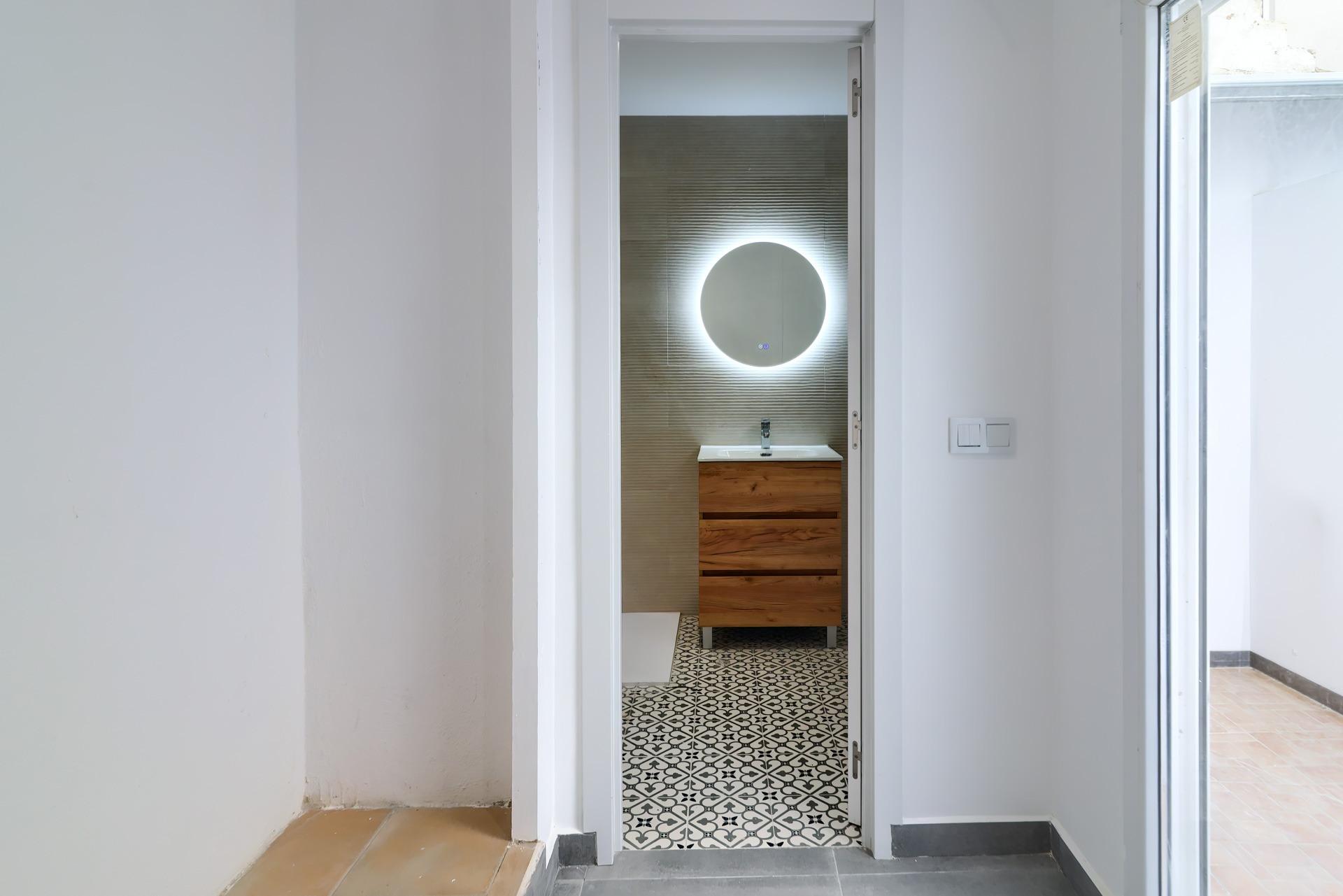 Tu nuevo hogar en El Cabanyal: reforma integral, patio y ubi - foto 15