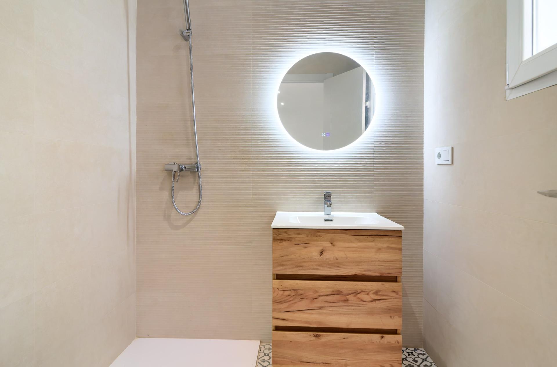 Tu nuevo hogar en El Cabanyal: reforma integral, patio y ubi - foto 16