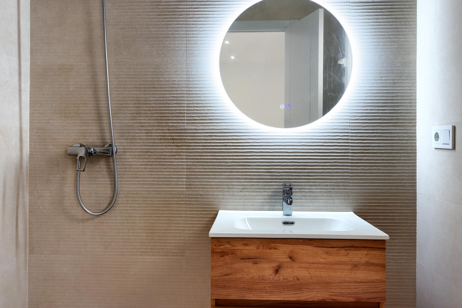 Tu nuevo hogar en El Cabanyal: reforma integral, patio y ubi - foto 18