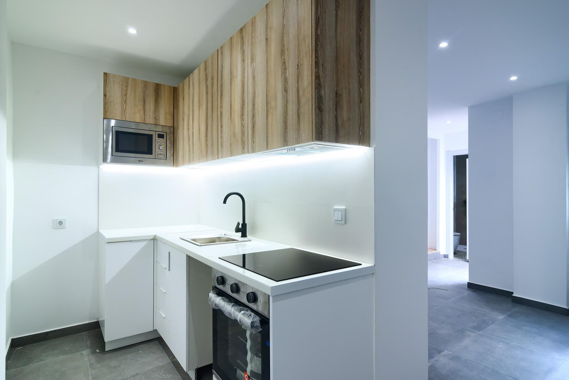 Tu nuevo hogar en El Cabanyal: reforma integral, patio y ubi - foto 3