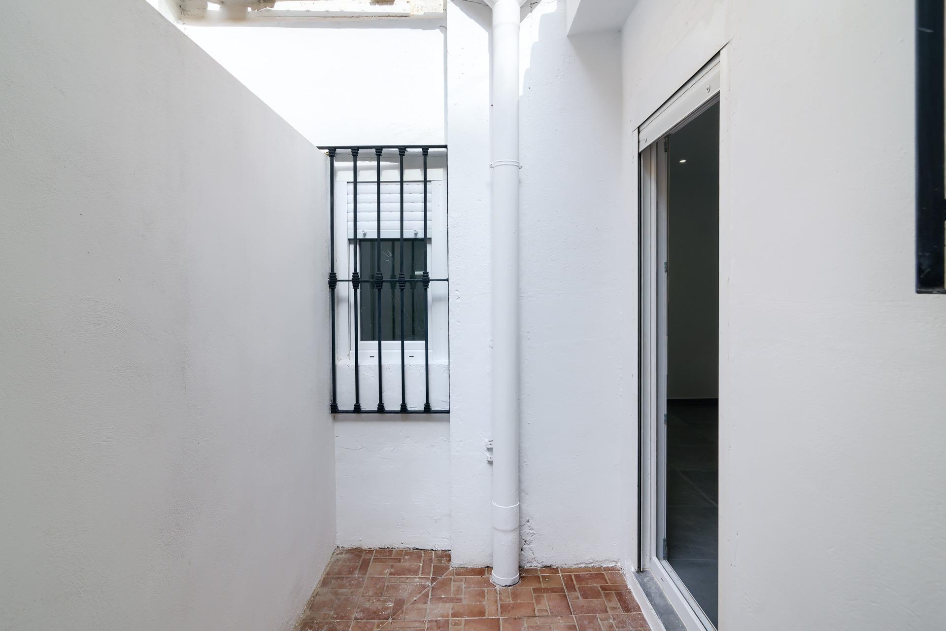 Tu nuevo hogar en El Cabanyal: reforma integral, patio y ubi - foto 21