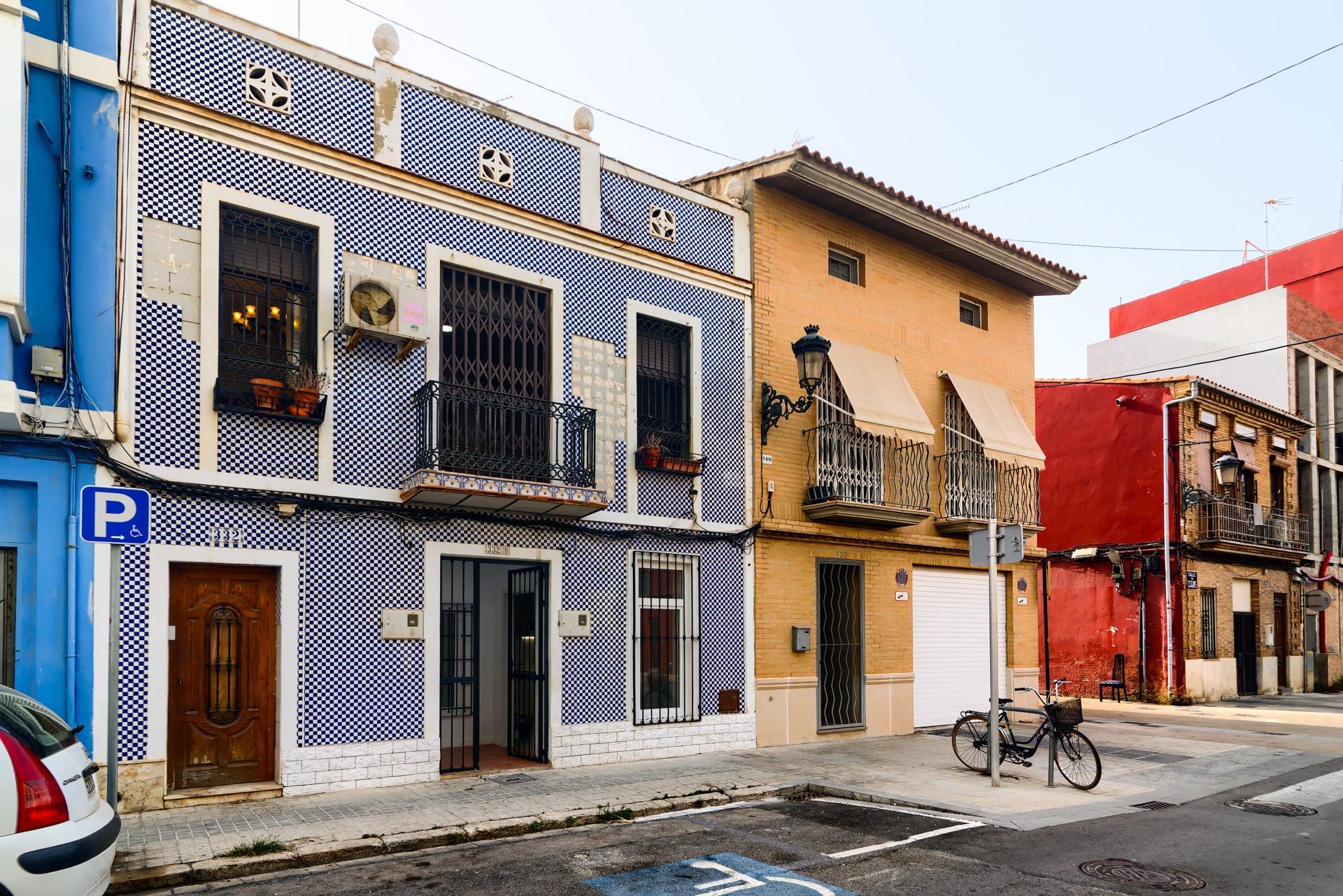 Tu nuevo hogar en El Cabanyal: reforma integral, patio y ubi - foto 25