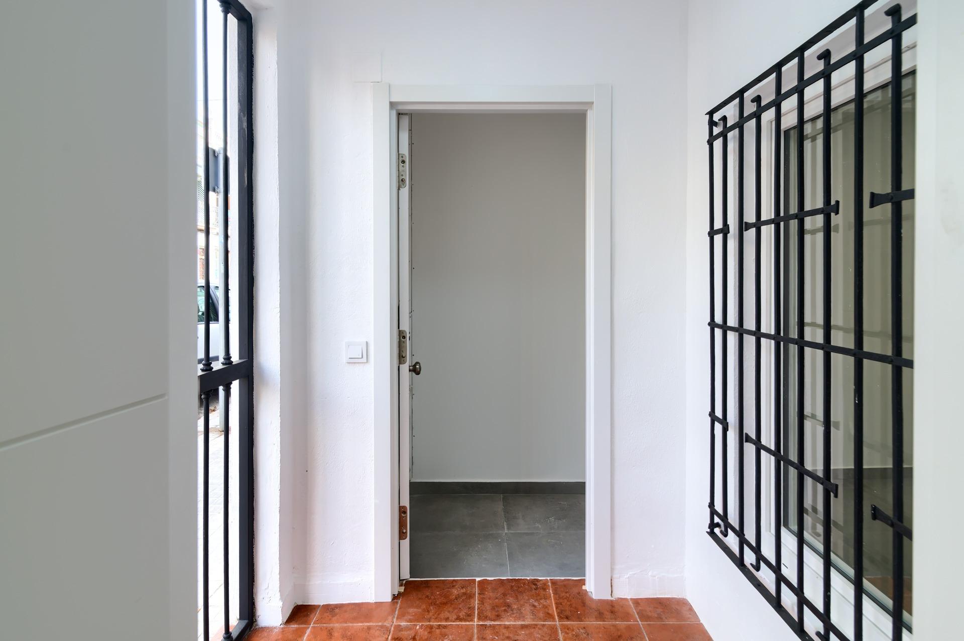 Tu nuevo hogar en El Cabanyal: reforma integral, patio y ubi - foto 5