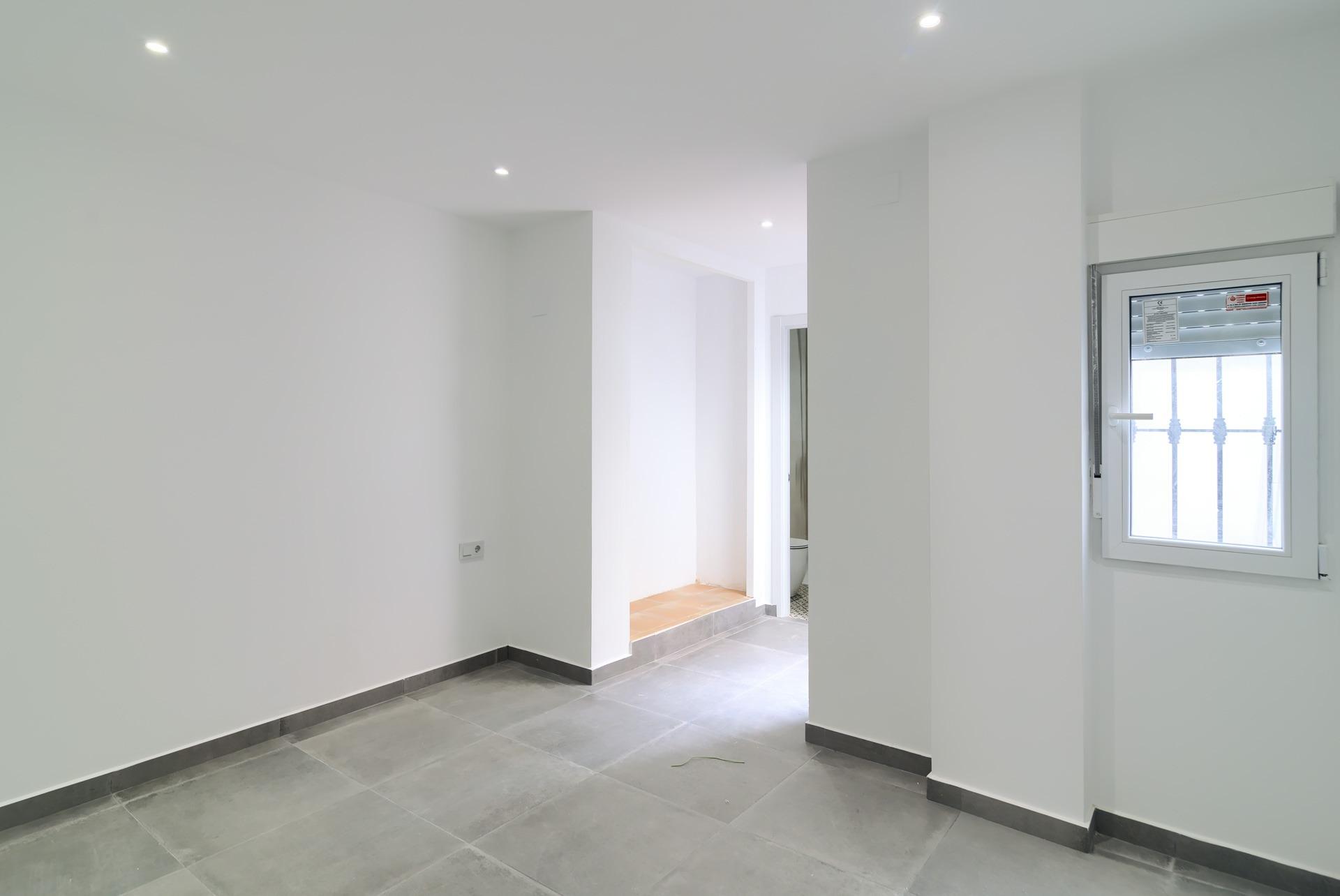 Tu nuevo hogar en El Cabanyal: reforma integral, patio y ubi - foto 10