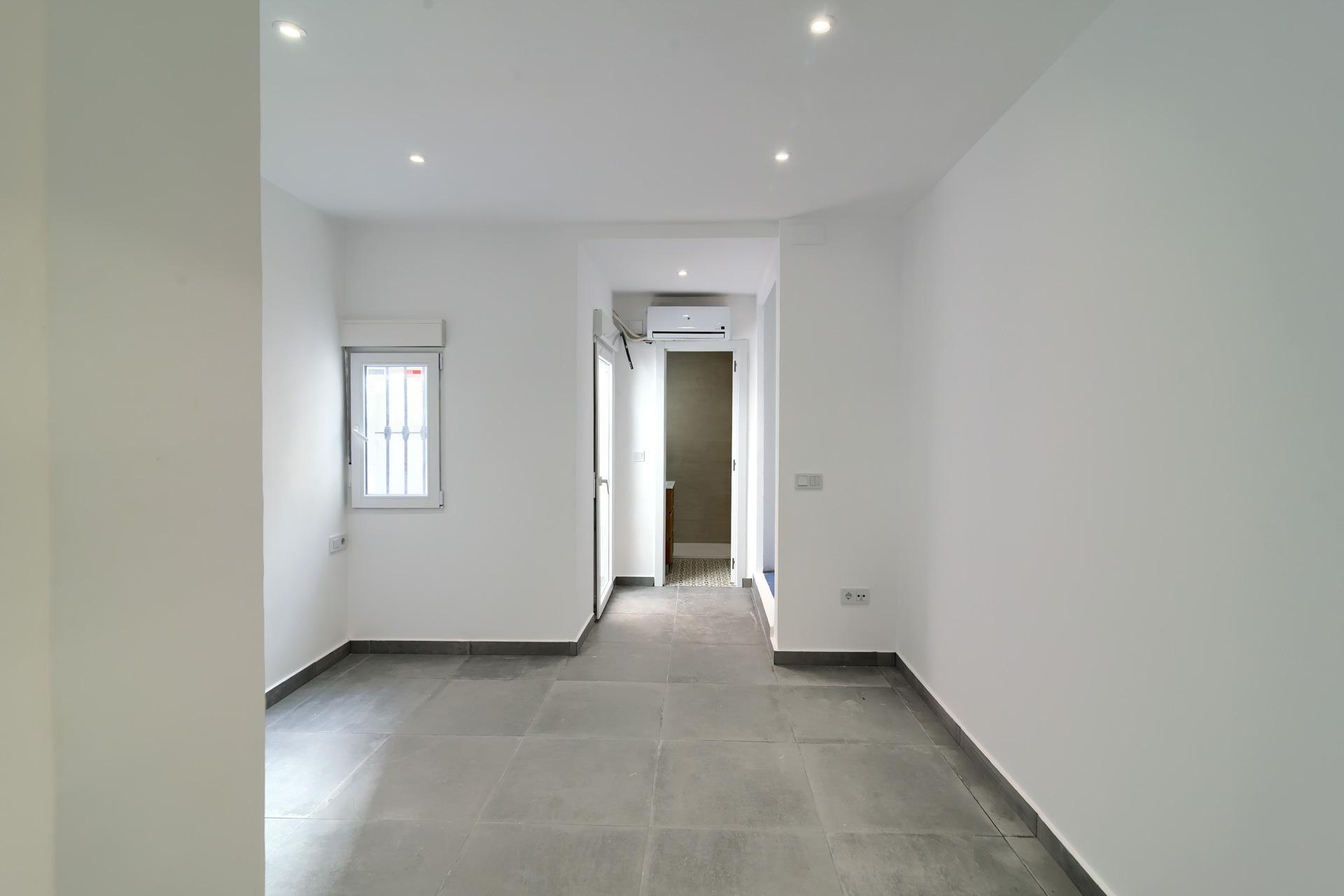 Tu nuevo hogar en El Cabanyal: reforma integral, patio y ubi - foto 18