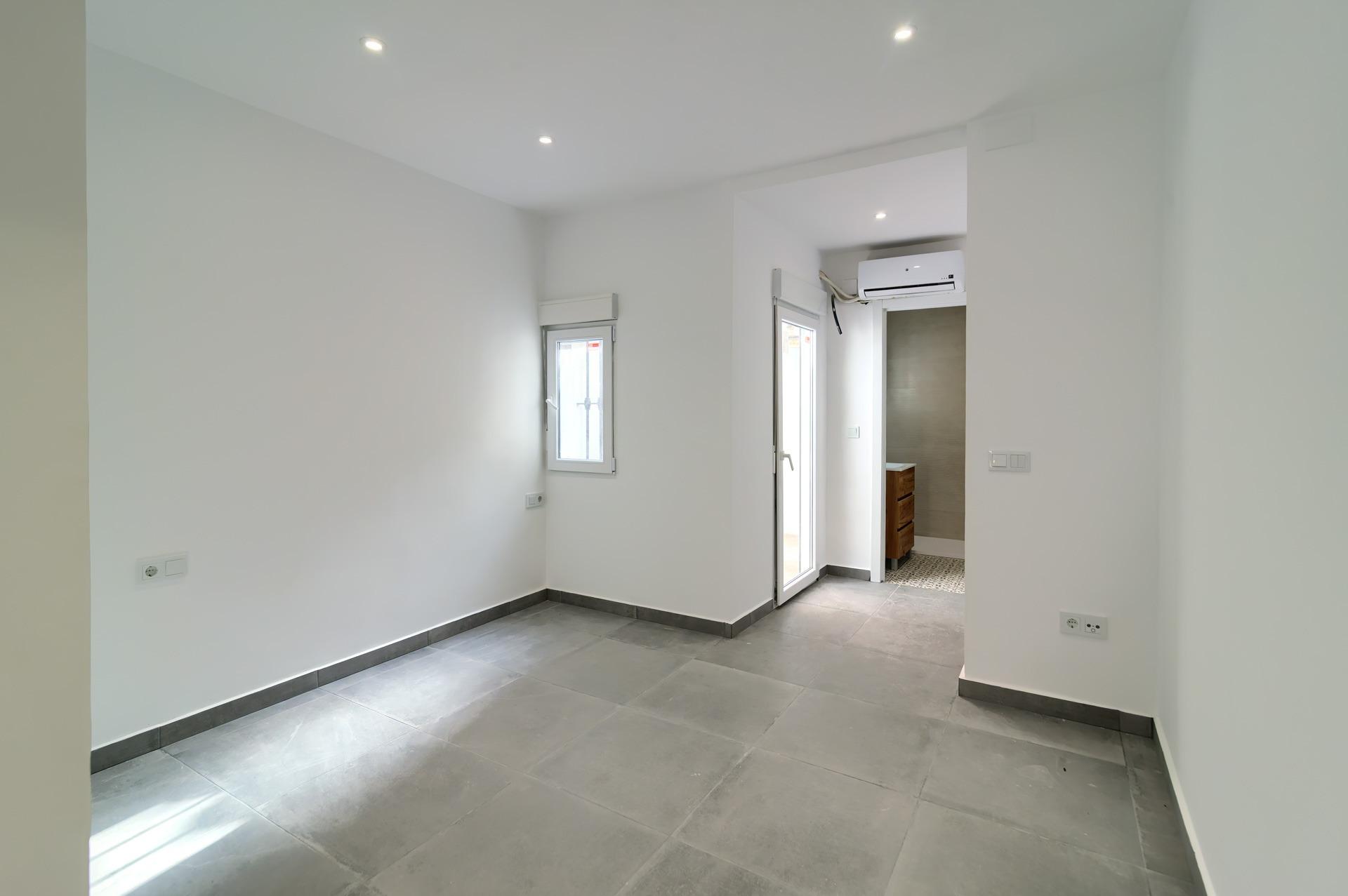 Tu nuevo hogar en El Cabanyal: reforma integral, patio y ubi - foto 19