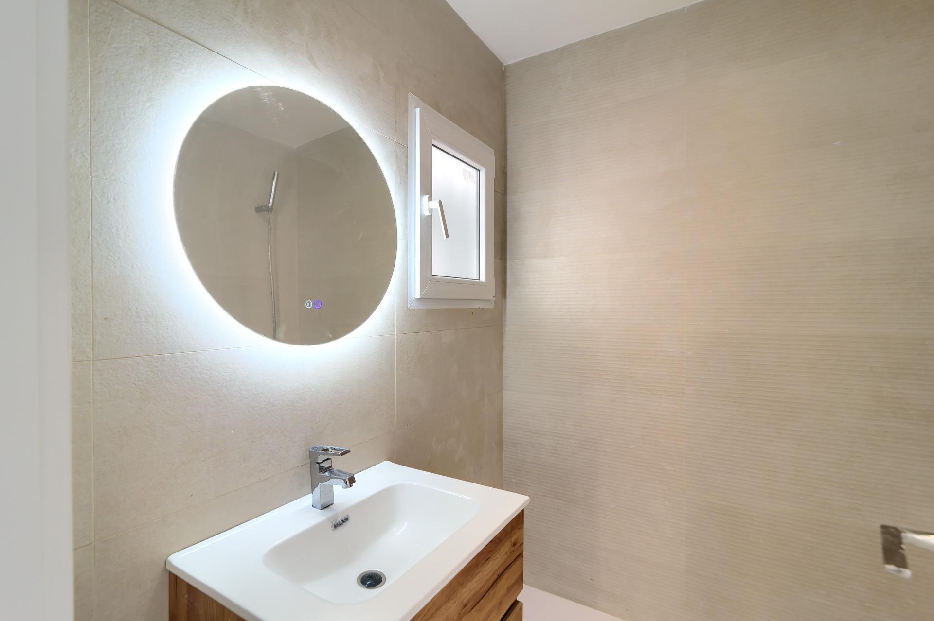 Tu nuevo hogar en El Cabanyal: reforma integral, patio y ubi - foto 24