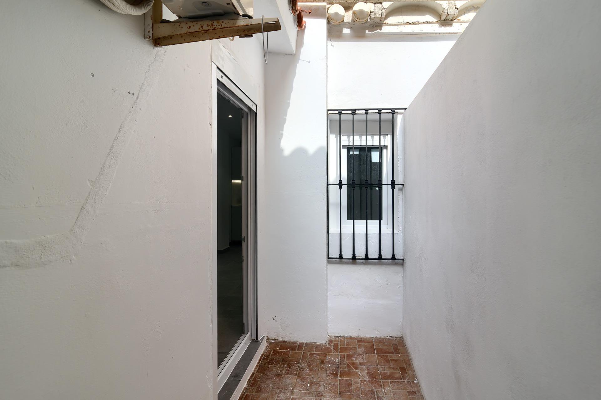 Tu nuevo hogar en El Cabanyal: reforma integral, patio y ubi - foto 29