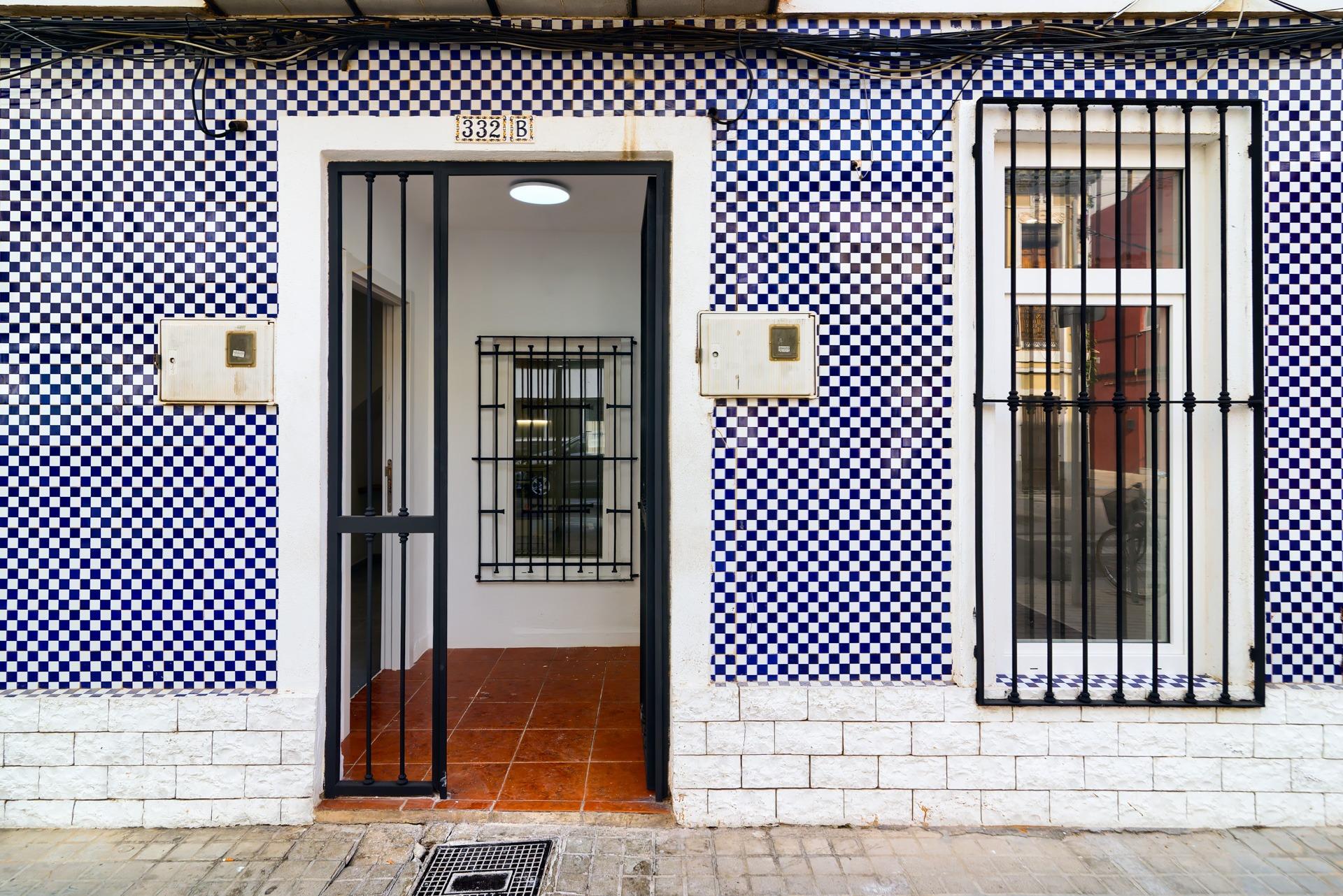Tu nuevo hogar en El Cabanyal: reforma integral, patio y ubi - foto 4