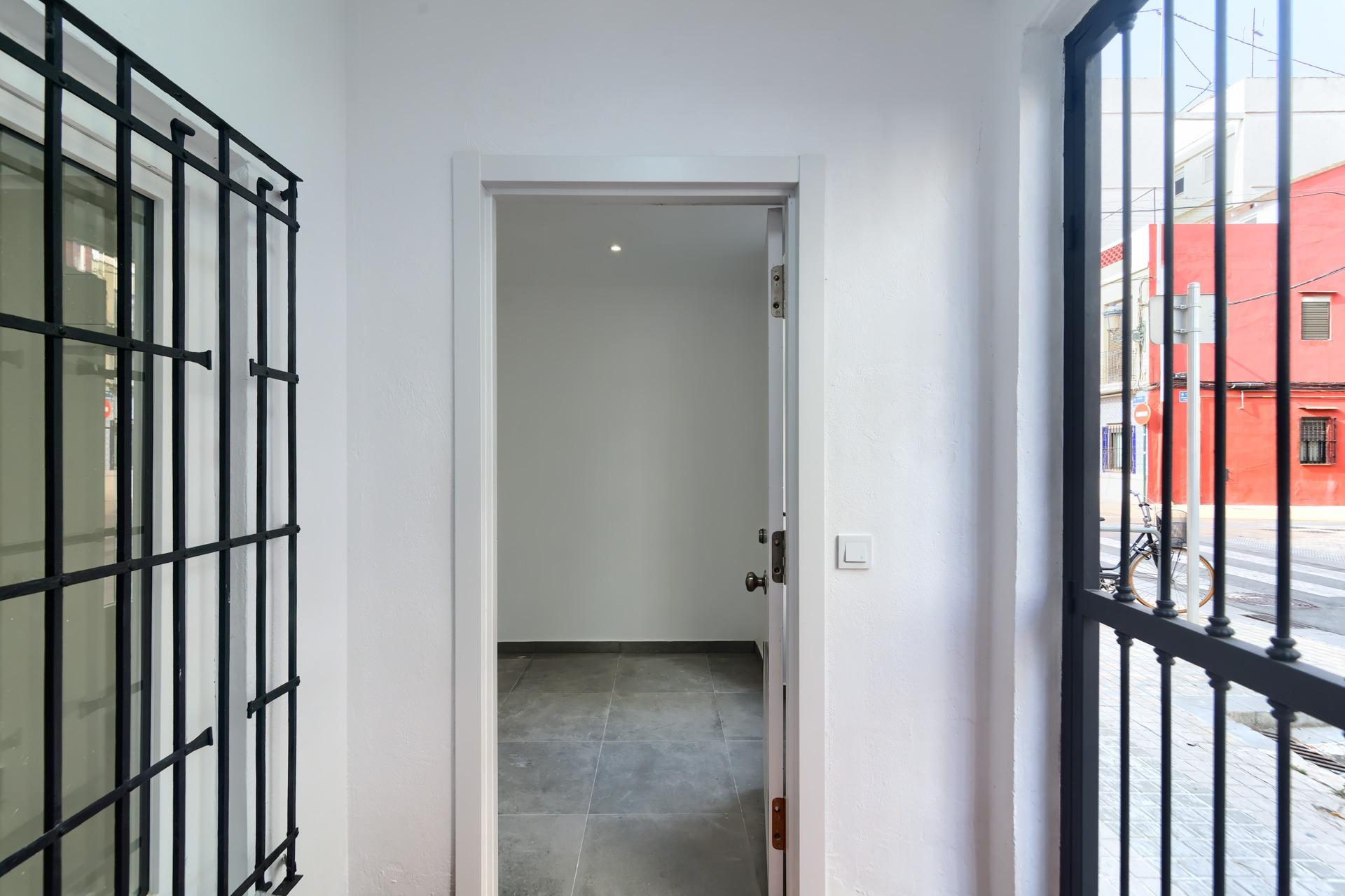 Tu nuevo hogar en El Cabanyal: reforma integral, patio y ubi - foto 5