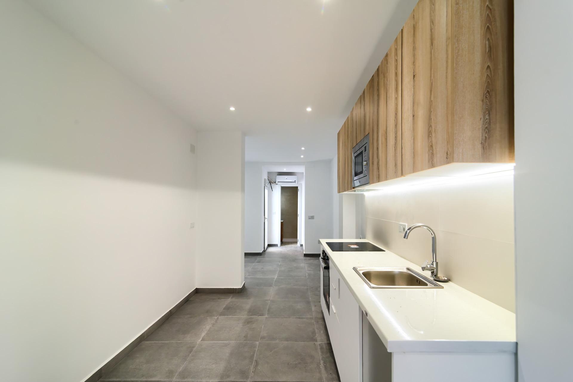 Tu nuevo hogar en El Cabanyal: reforma integral, patio y ubi - foto 8