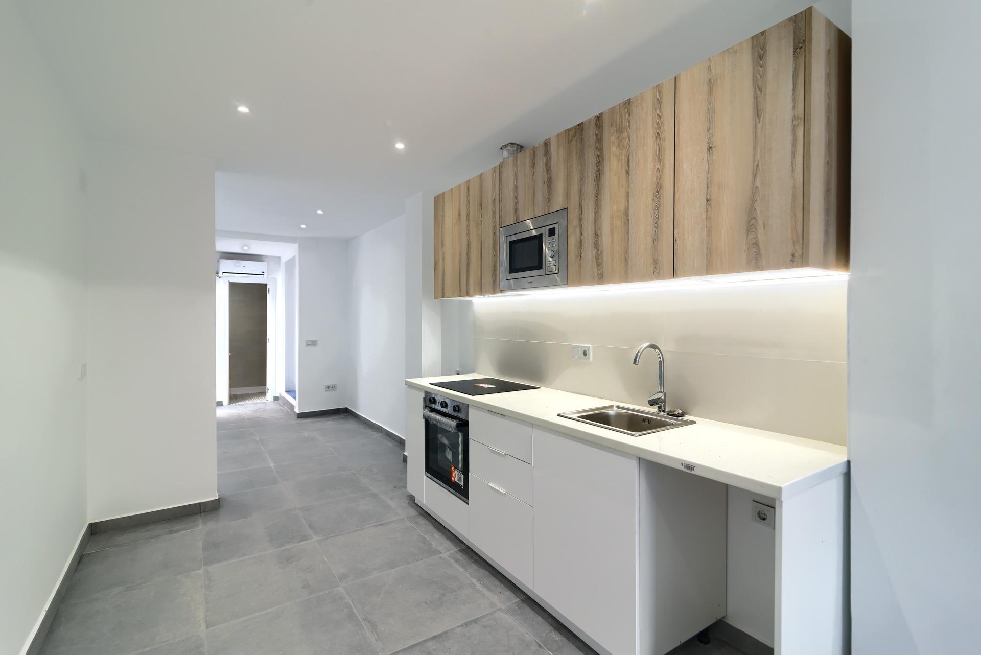 Tu nuevo hogar en El Cabanyal: reforma integral, patio y ubi - foto 9