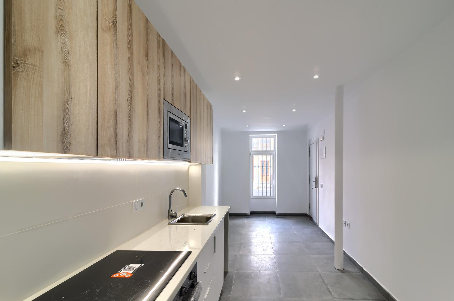 Tu nuevo hogar en El Cabanyal: reforma integral, patio y ubi - foto 10