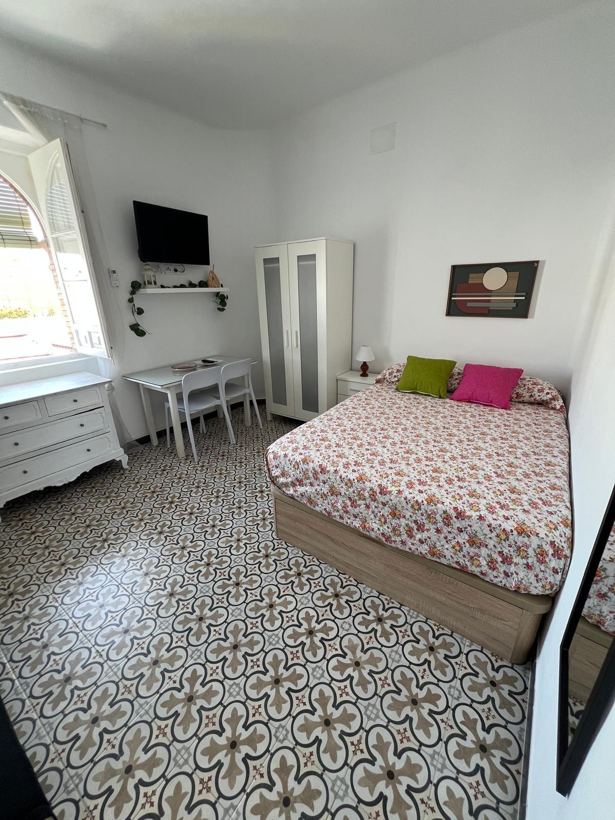 Centro San Julián. Coqueto  y bonito estudio amueblado se al