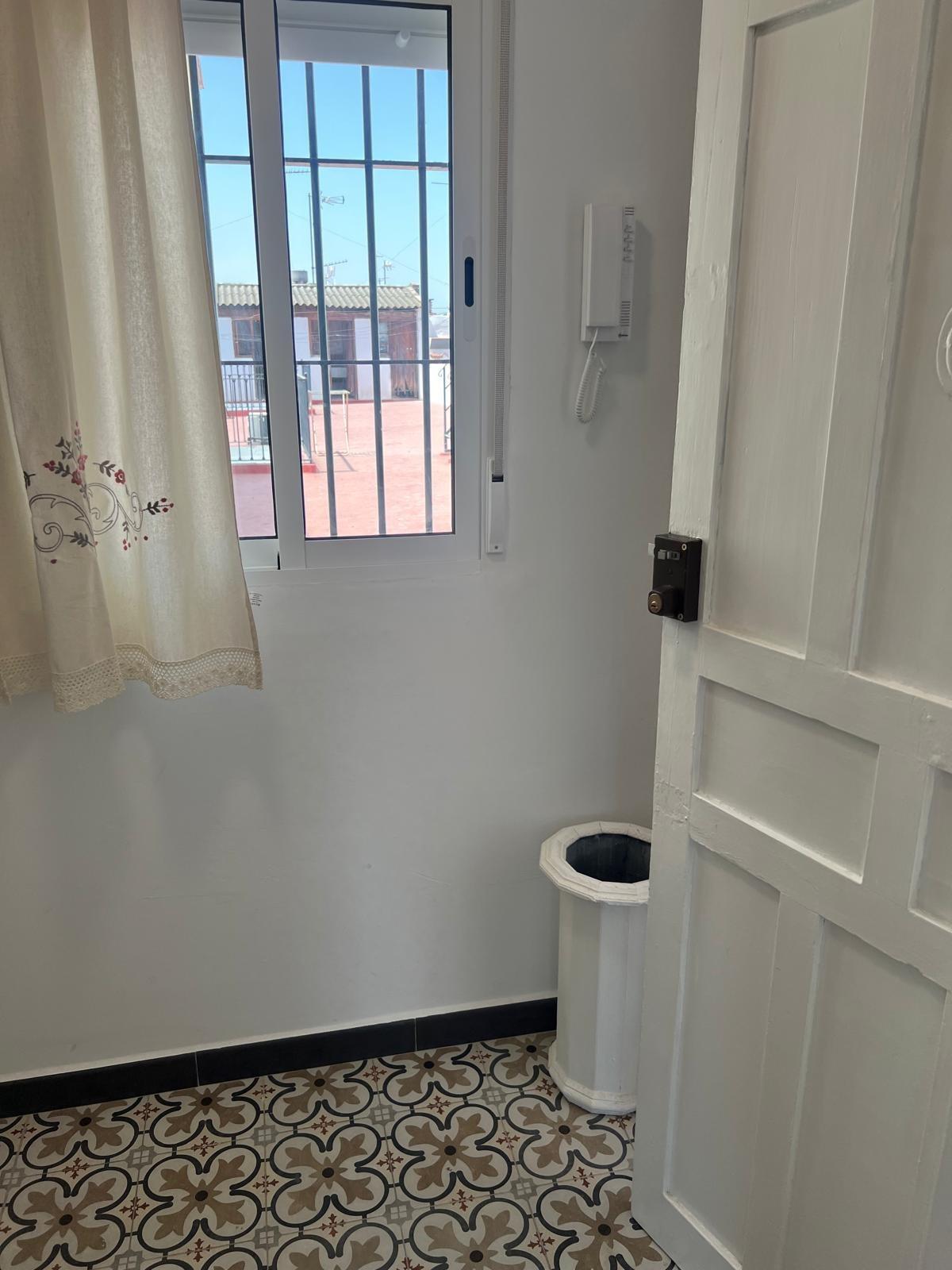 Centro San Julián. Coqueto  y bonito estudio amueblado se al - foto 11