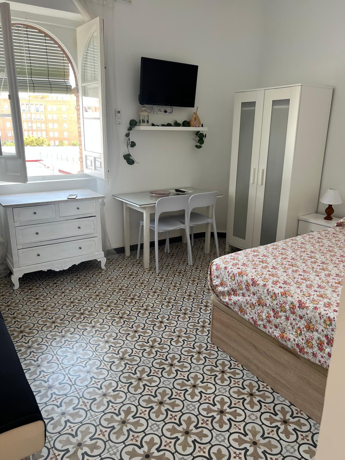 Centro San Julián. Coqueto  y bonito estudio amueblado se al - foto 4