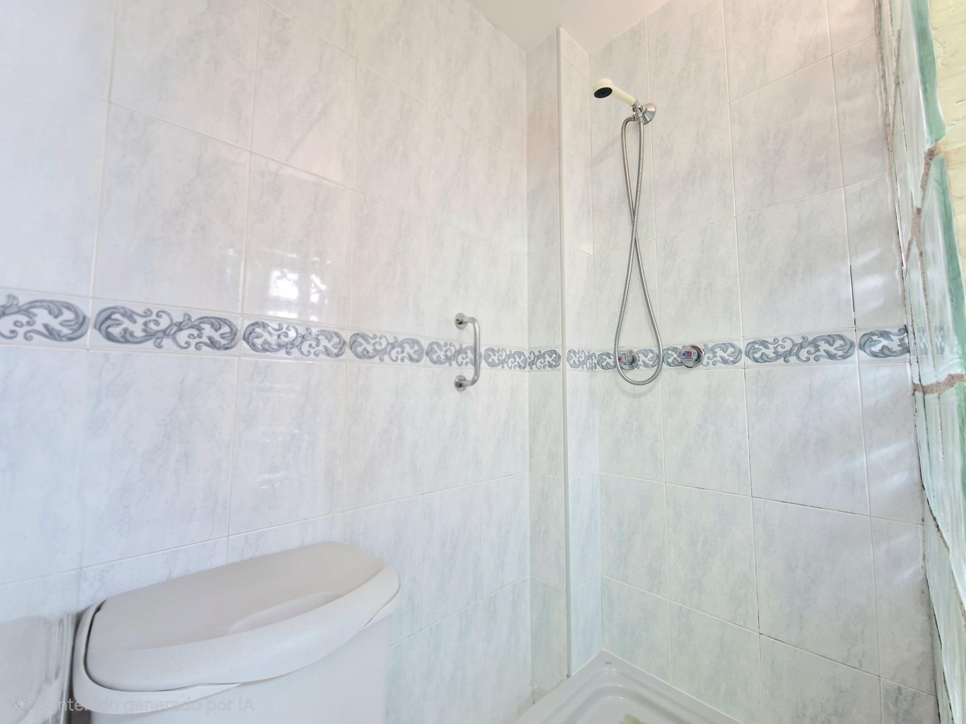 Ponemos en VENTA este Bajo con terraza y amplia cochera cerr - foto 12