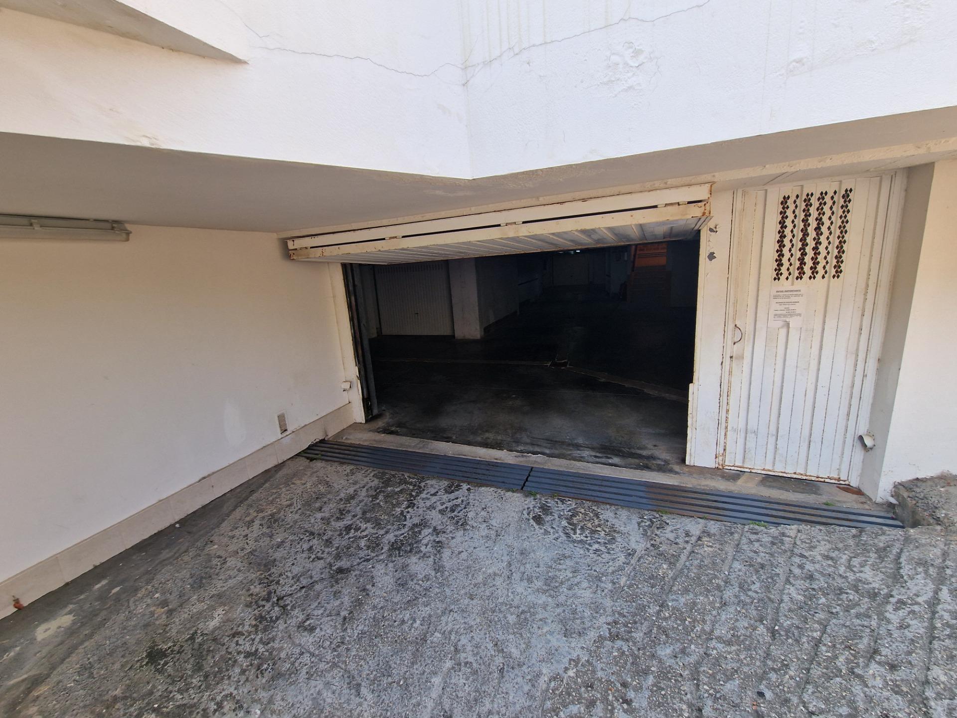 Ponemos en VENTA este Bajo con terraza y amplia cochera cerr - foto 19