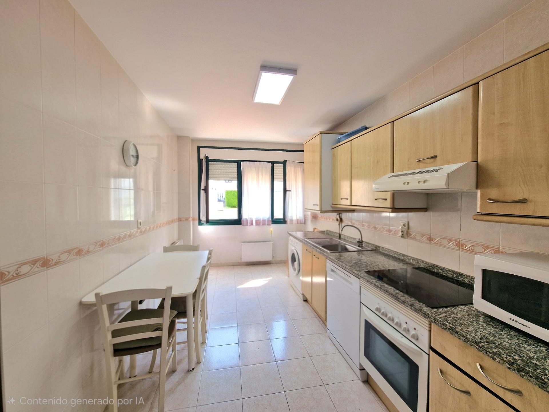 Ponemos en VENTA este Bajo con terraza y amplia cochera cerr - foto 3