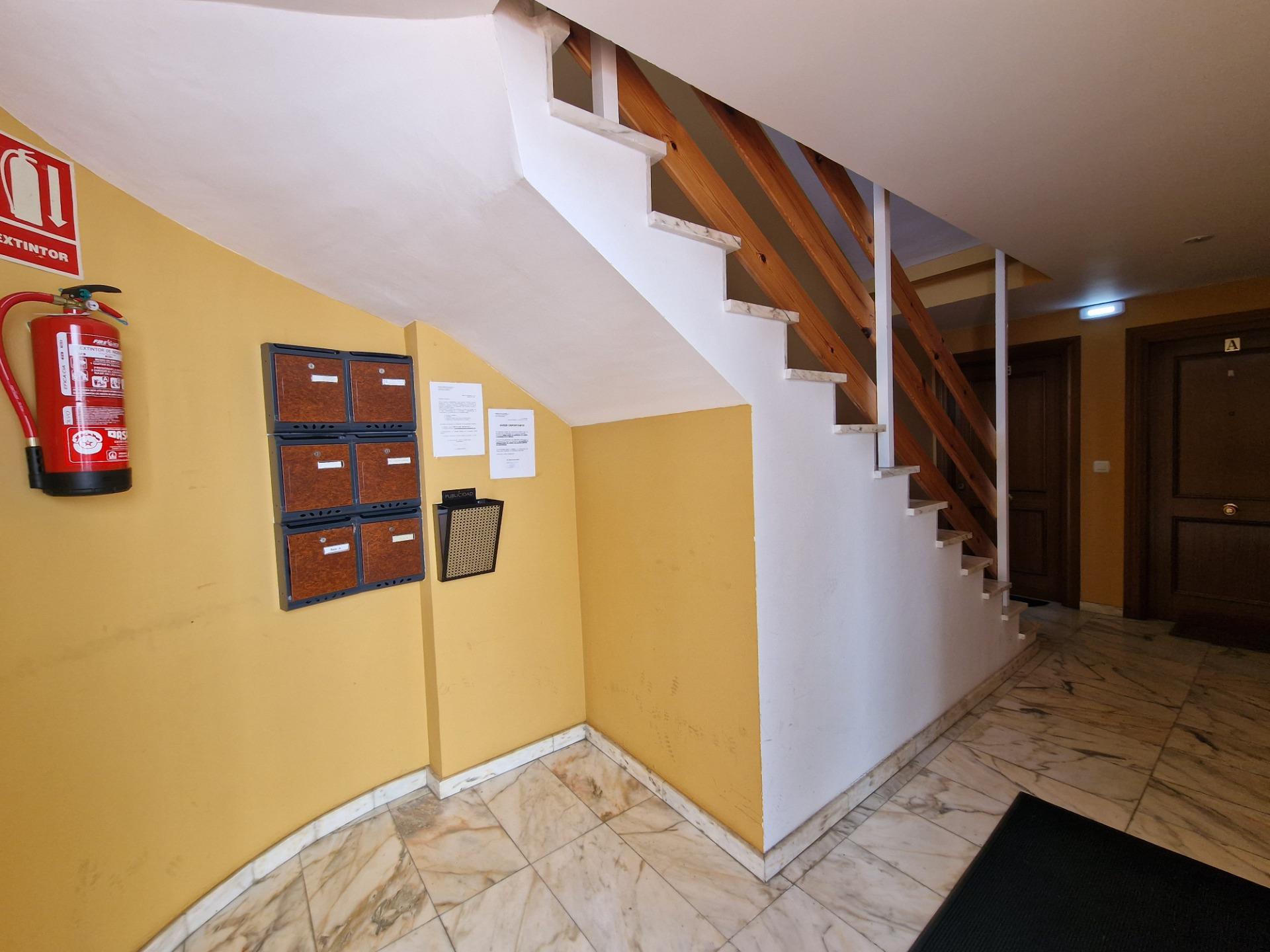 Ponemos en VENTA este Bajo con terraza y amplia cochera cerr - foto 27