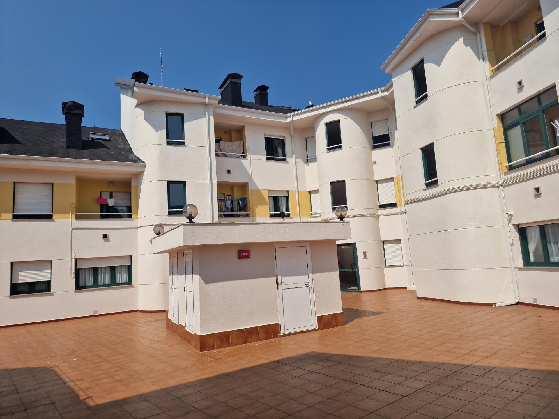 Ponemos en VENTA este Bajo con terraza y amplia cochera cerr - foto 29