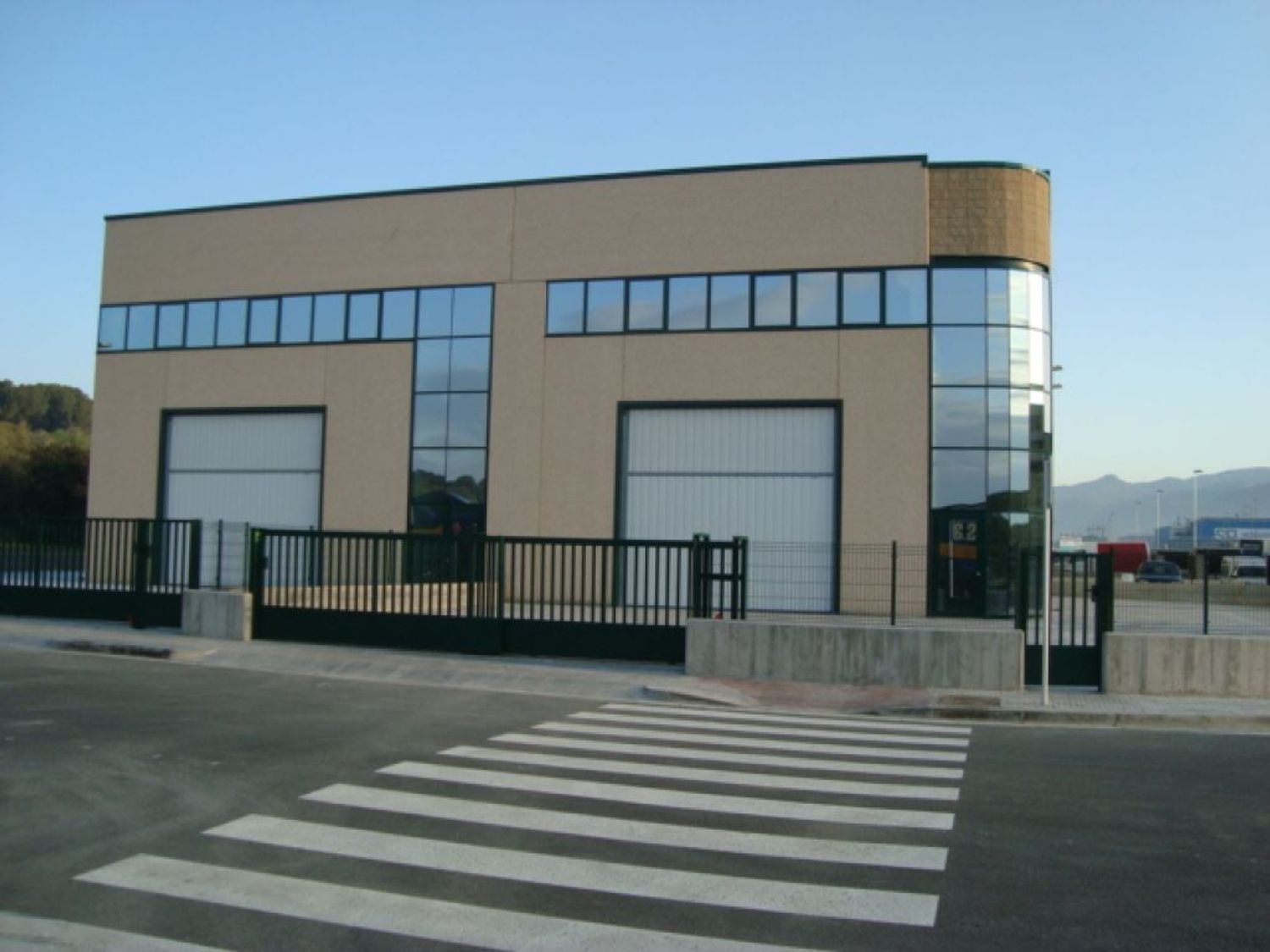 NAVE INDUSTRIAL EN ALQUILER — POLÍGONO PLA DE LLERONA, LES F