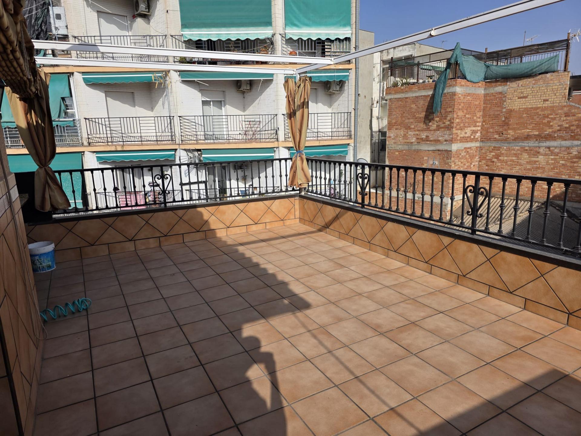 ÁTICO DÚPLEX CON GRAN TERRAZA Y MÚLTIPLES POSIBILIDADES EN M