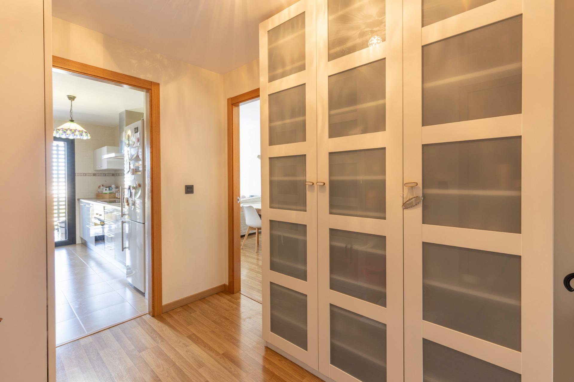 Magnífico piso con patio privado, piscina y garaje en el Cam - foto 13