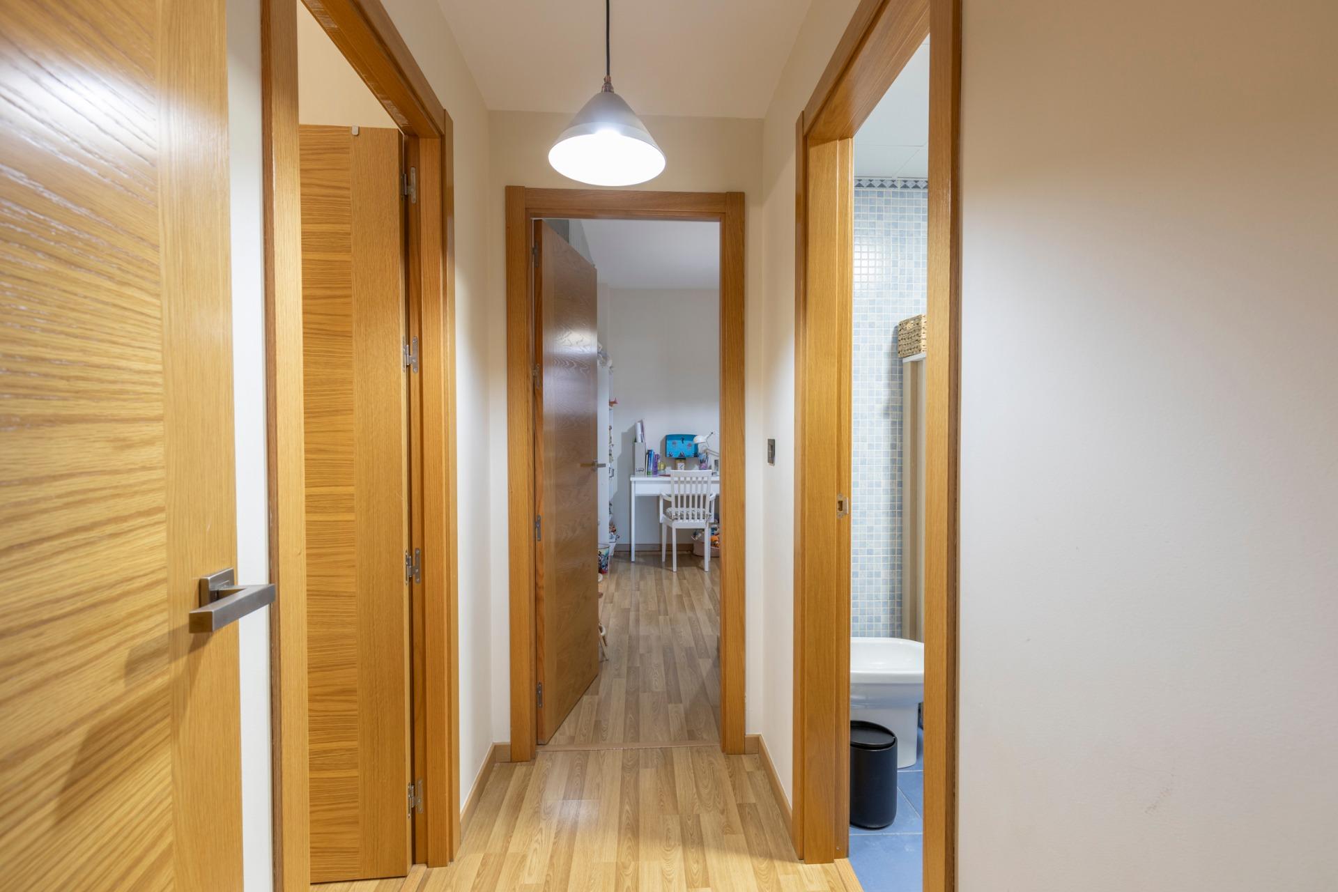 Magnífico piso con patio privado, piscina y garaje en el Cam - foto 14