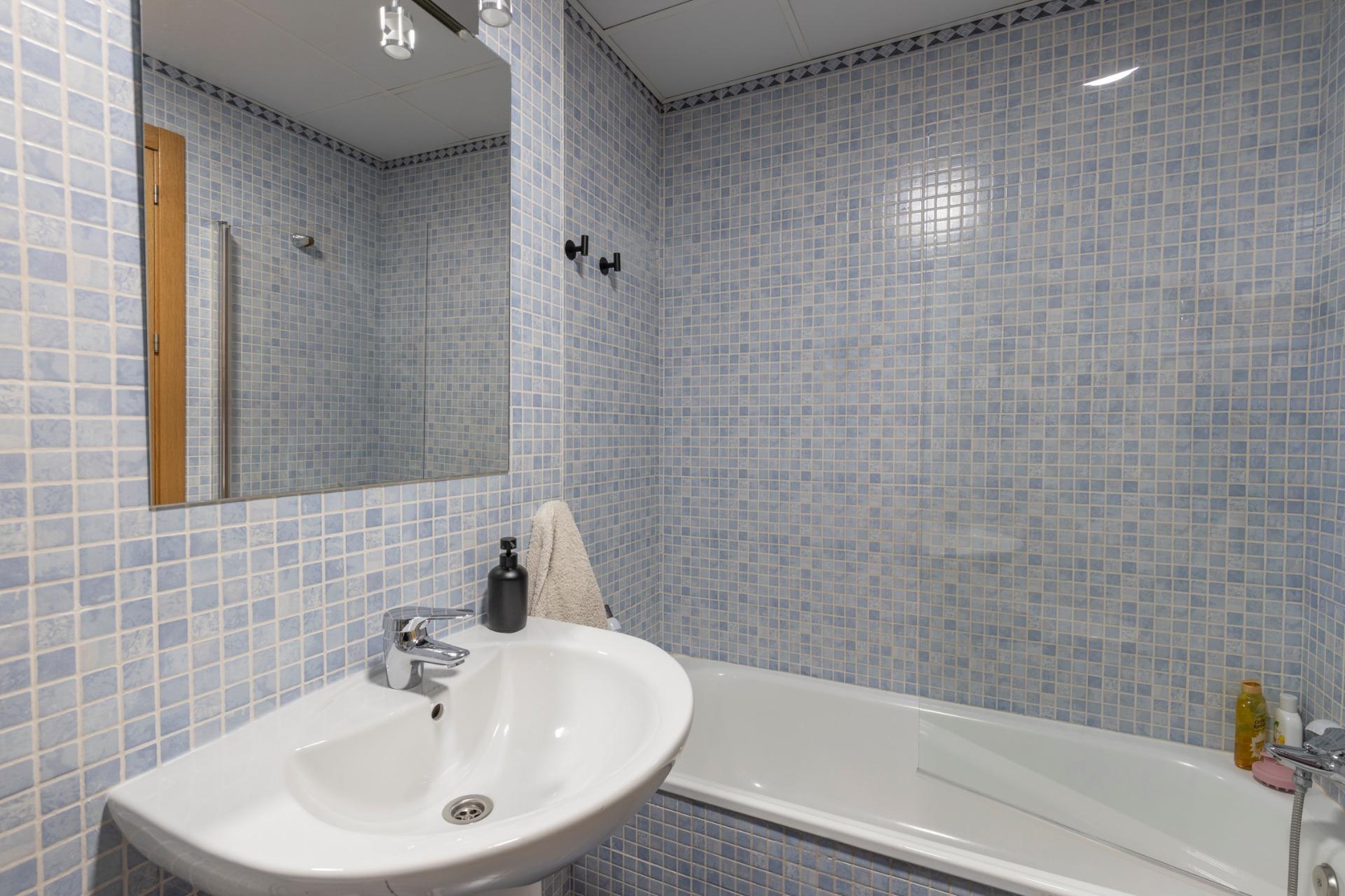 Magnífico piso con patio privado, piscina y garaje en el Cam - foto 23
