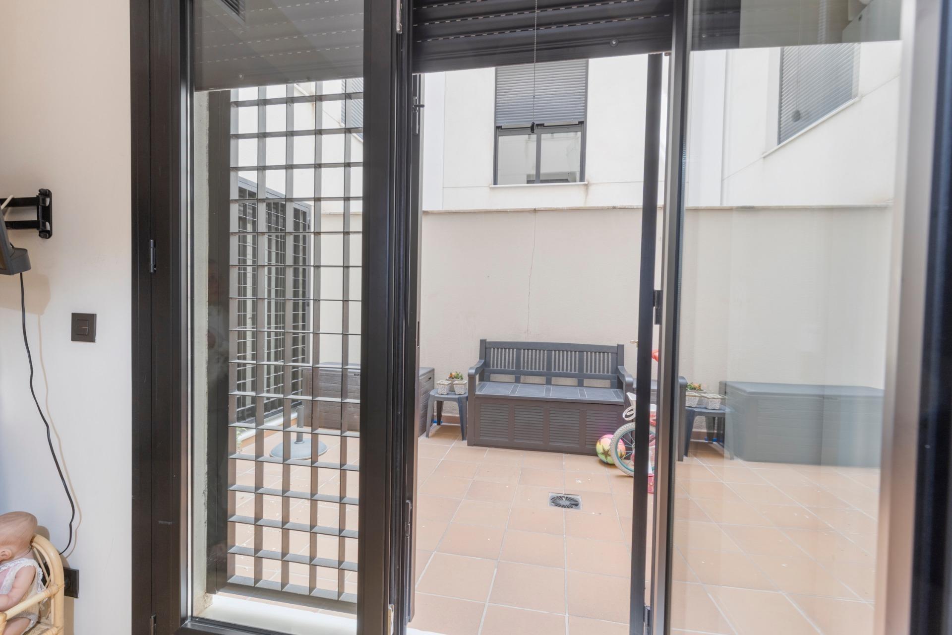 Magnífico piso con patio privado, piscina y garaje en el Cam - foto 24