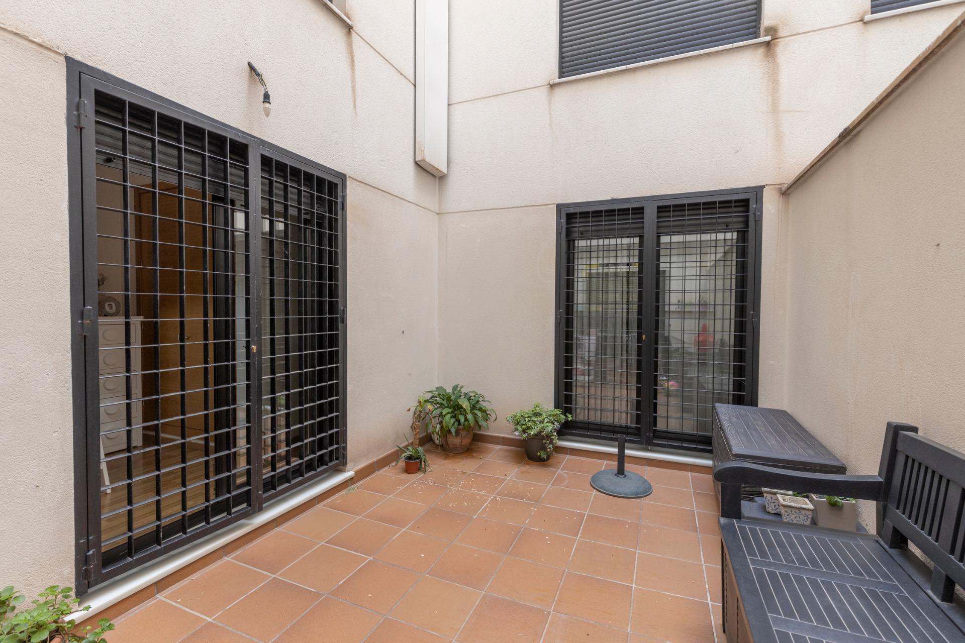 Magnífico piso con patio privado, piscina y garaje en el Cam - foto 25