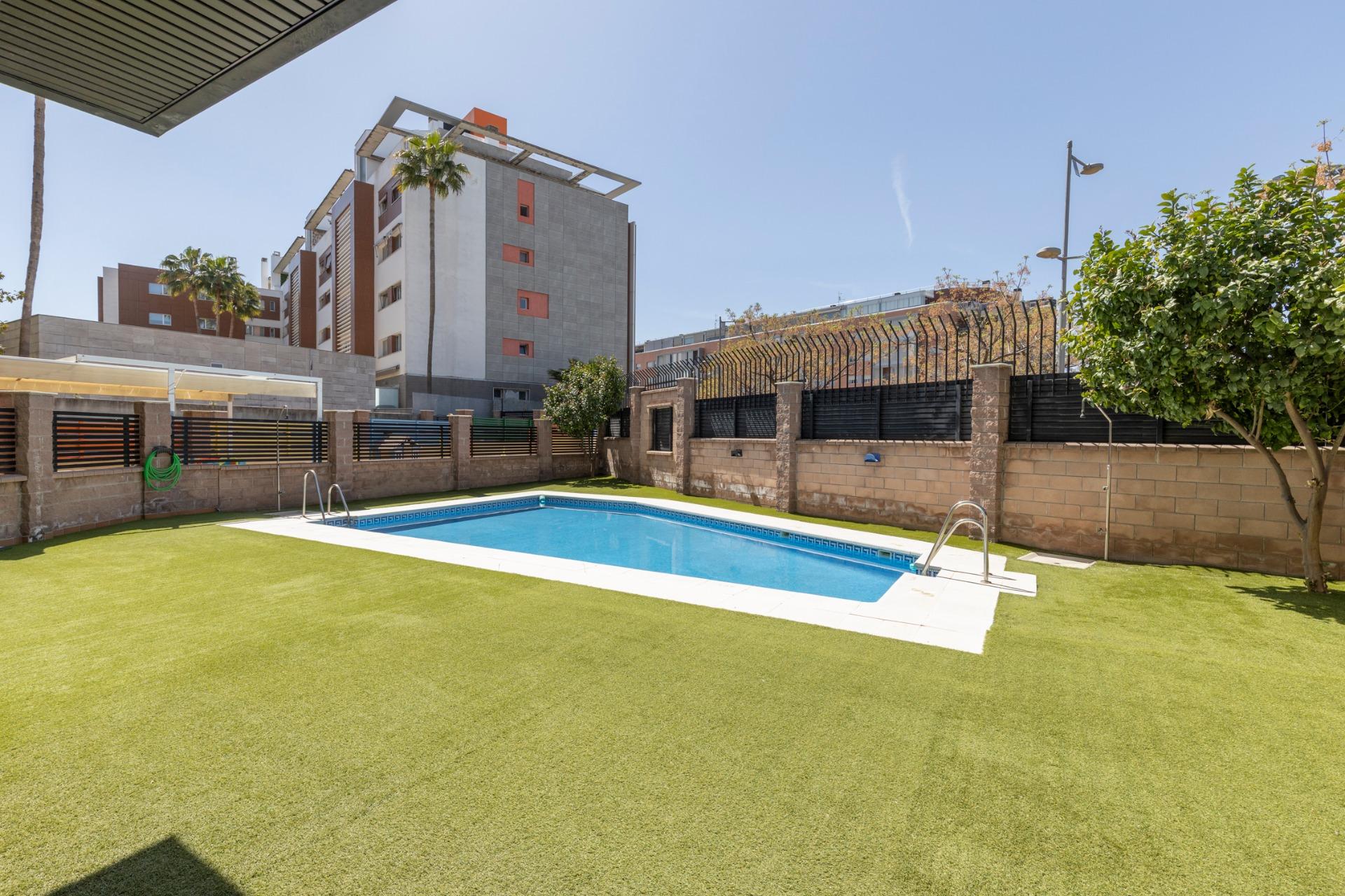 Magnífico piso con patio privado, piscina y garaje en el Cam - foto 29