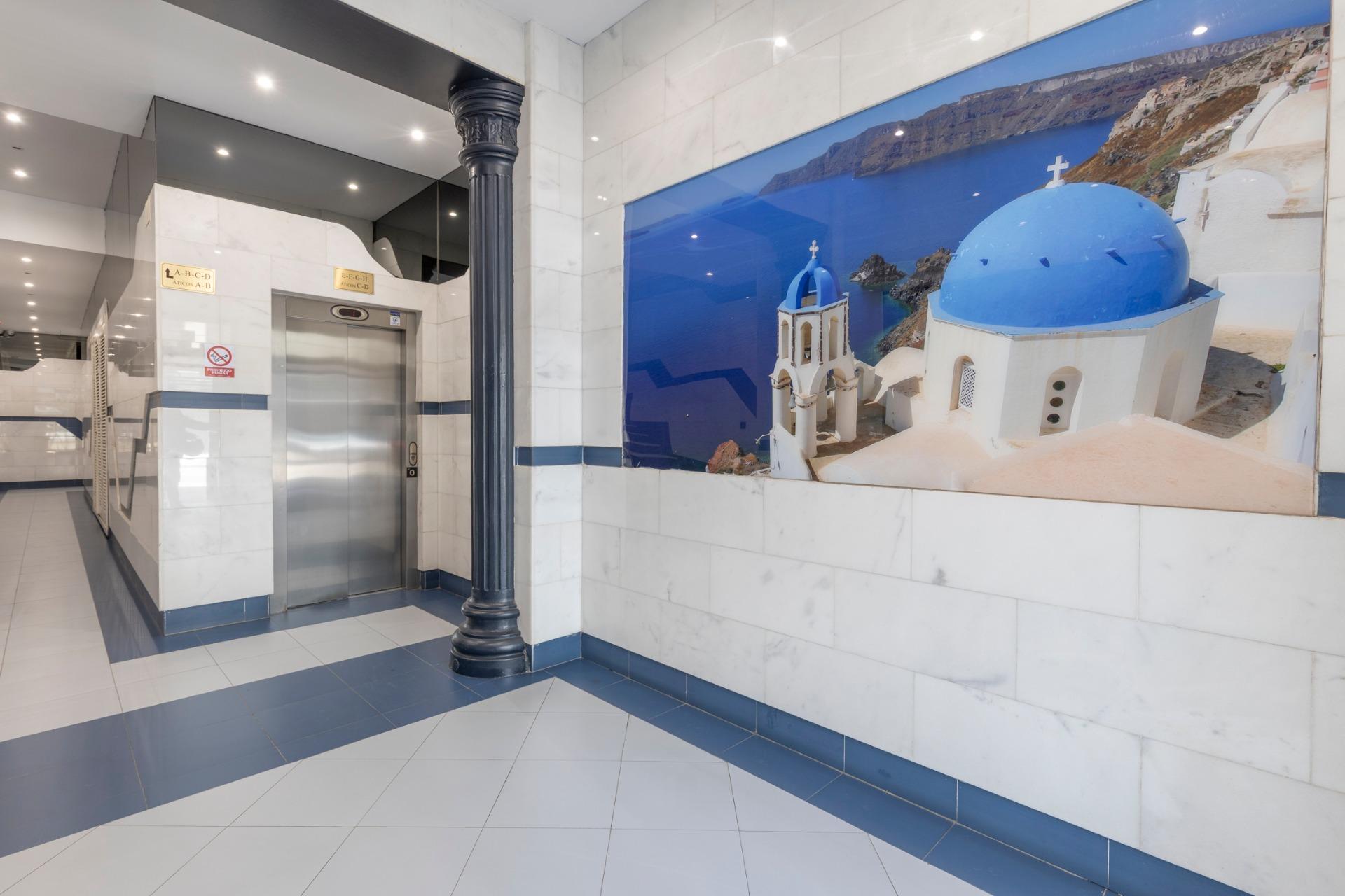Magnífico piso con patio privado, piscina y garaje en el Cam - foto 34
