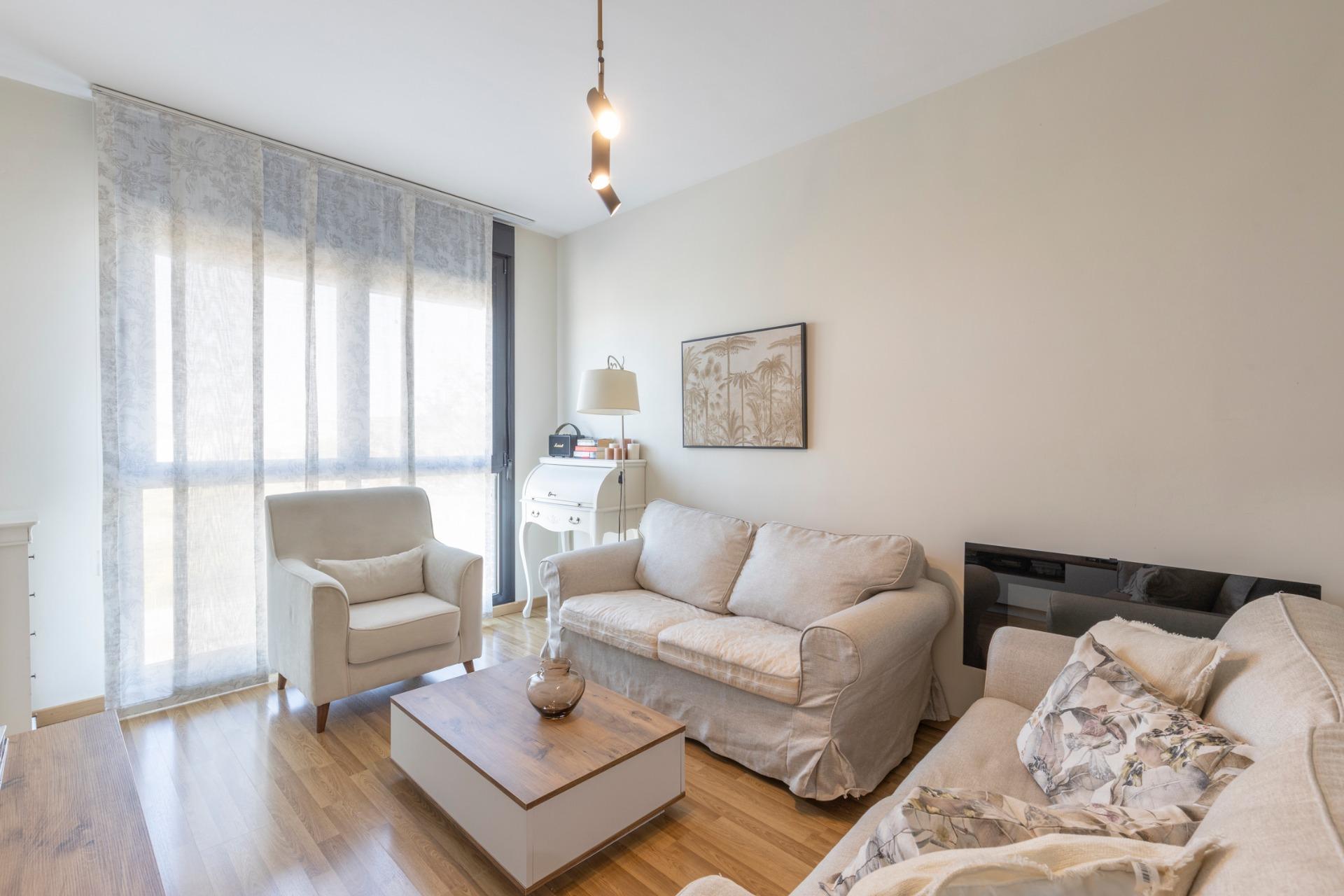 Magnífico piso con patio privado, piscina y garaje en el Cam - foto 6
