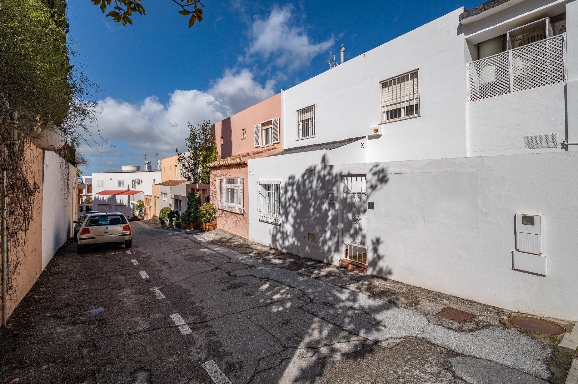 Exclusivo casa pareada en Urbanización El Serrallo