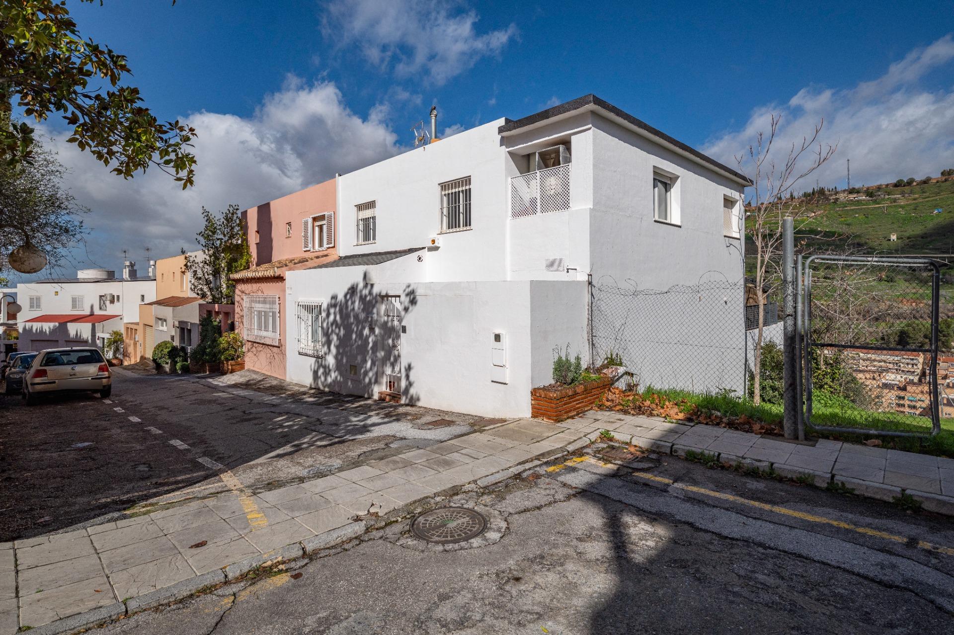 Exclusivo casa pareada en Urbanización El Serrallo - foto 2