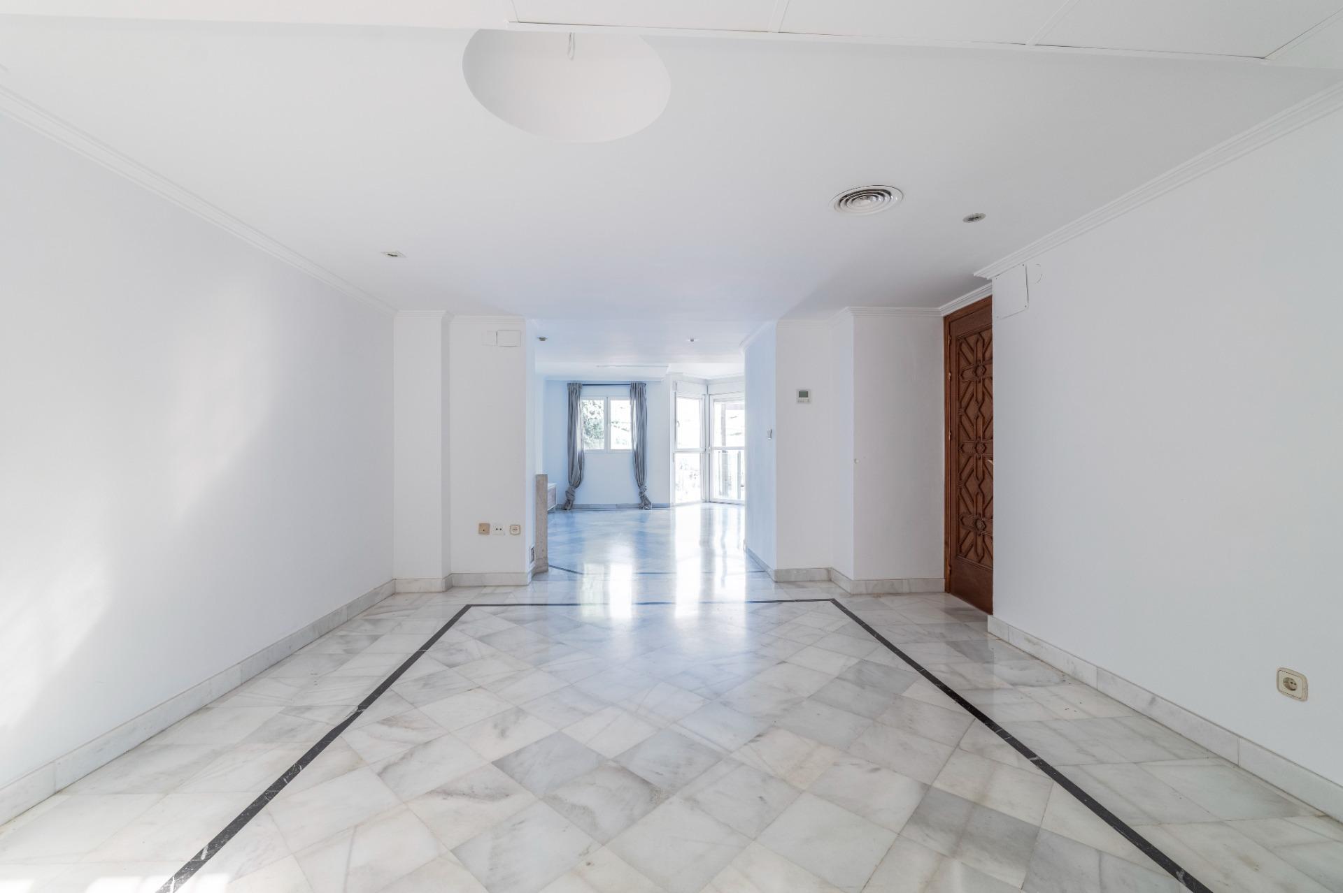 Exclusivo casa pareada en Urbanización El Serrallo - foto 12