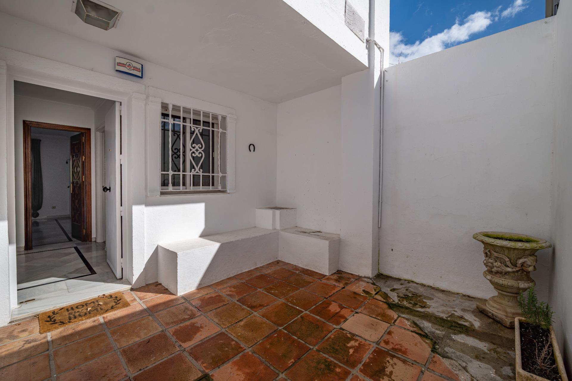 Exclusivo casa pareada en Urbanización El Serrallo - foto 5