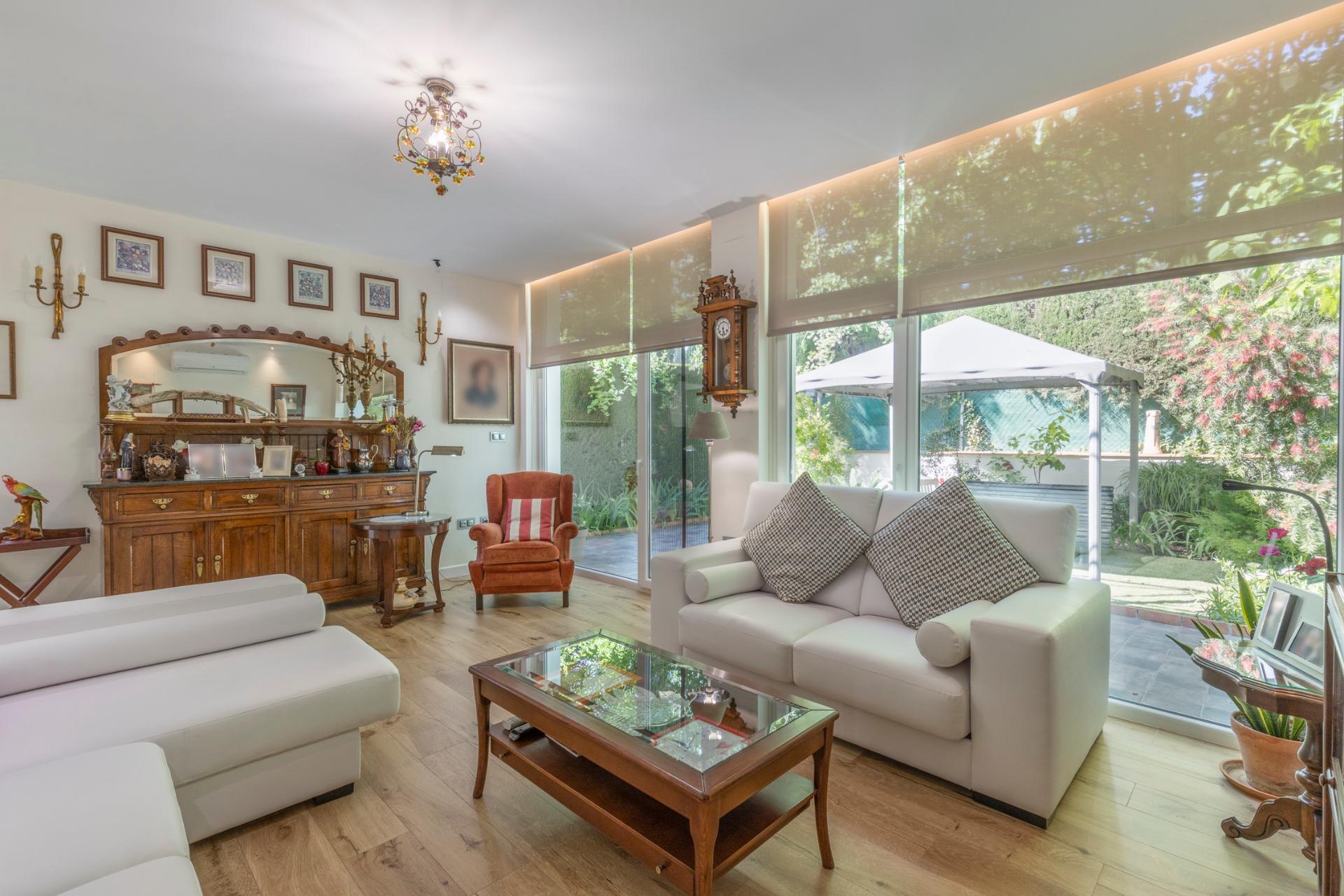MAGNÍFICA CASA EN PANTANO DE CUBILLAS...CON MUCHO ESTILO Y R