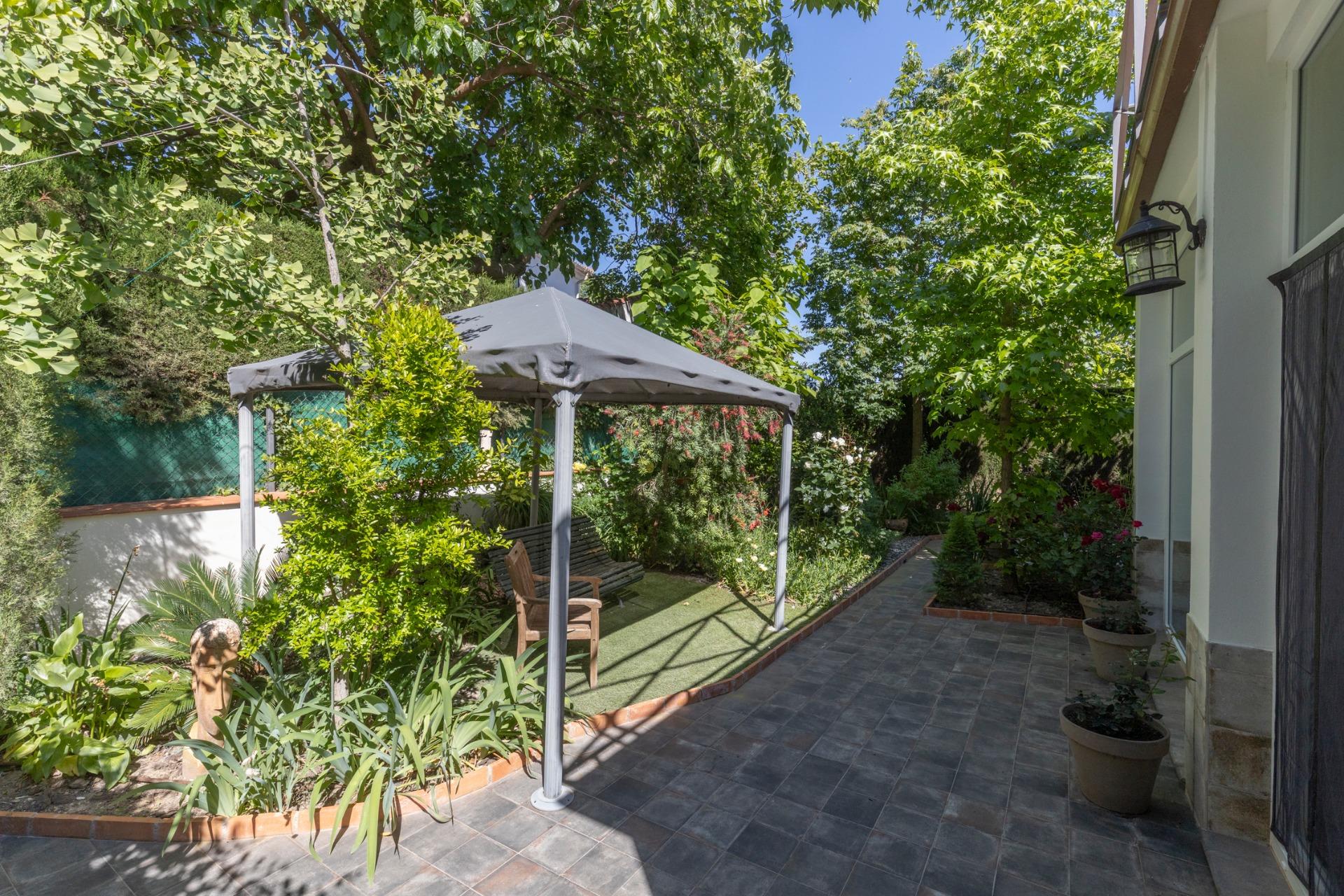 MAGNÍFICA CASA EN PANTANO DE CUBILLAS...CON MUCHO ESTILO Y R - foto 3