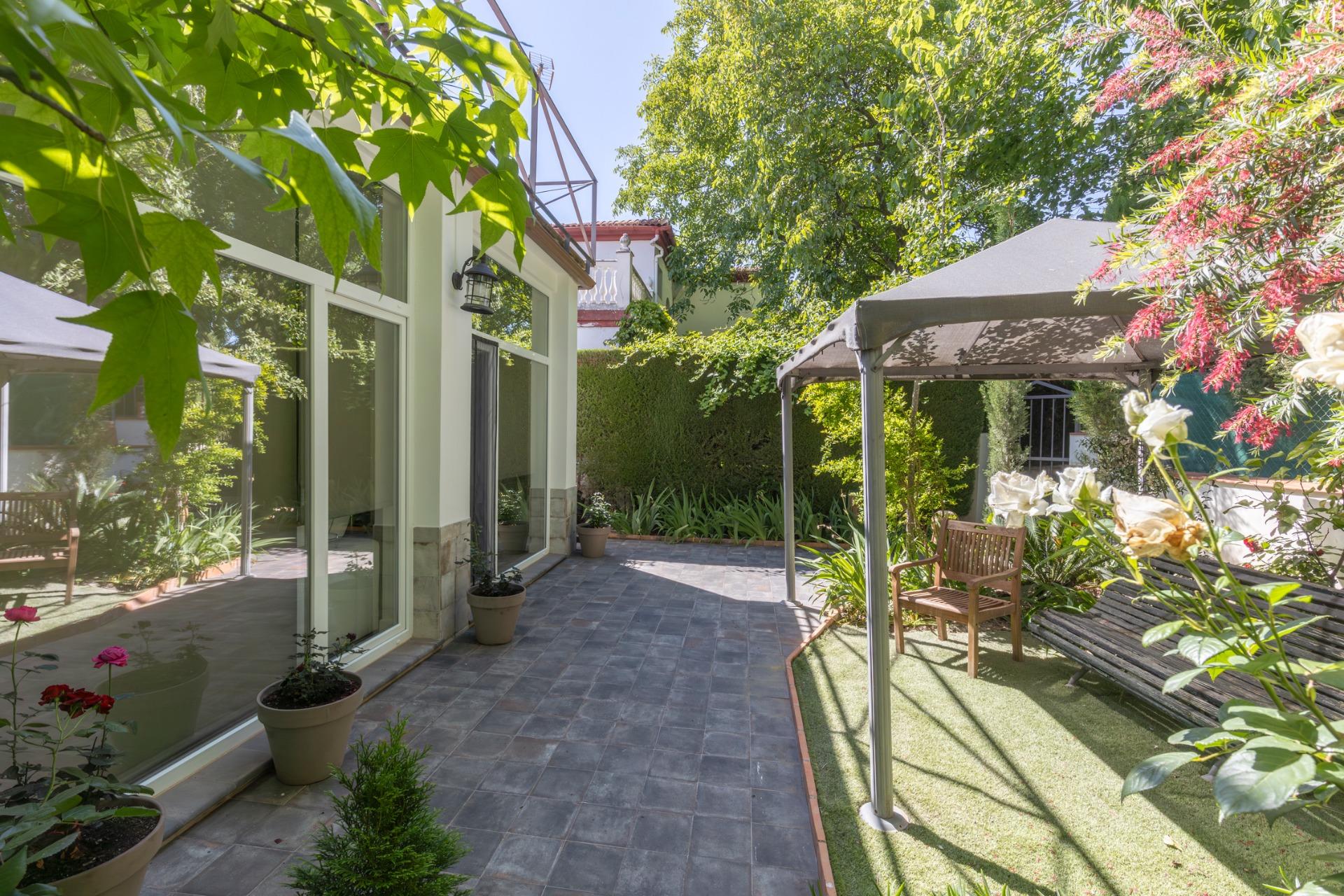 MAGNÍFICA CASA EN PANTANO DE CUBILLAS...CON MUCHO ESTILO Y R - foto 5