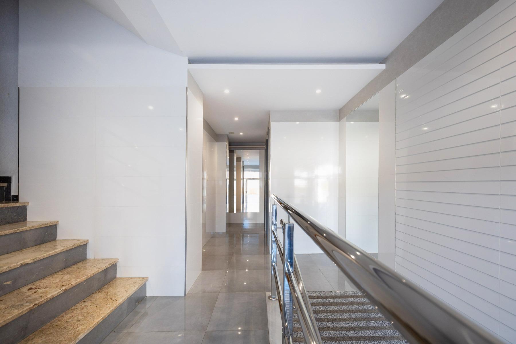 Piso 6 habitaciones 280m² en venta - Av. De Salobreña - foto 4