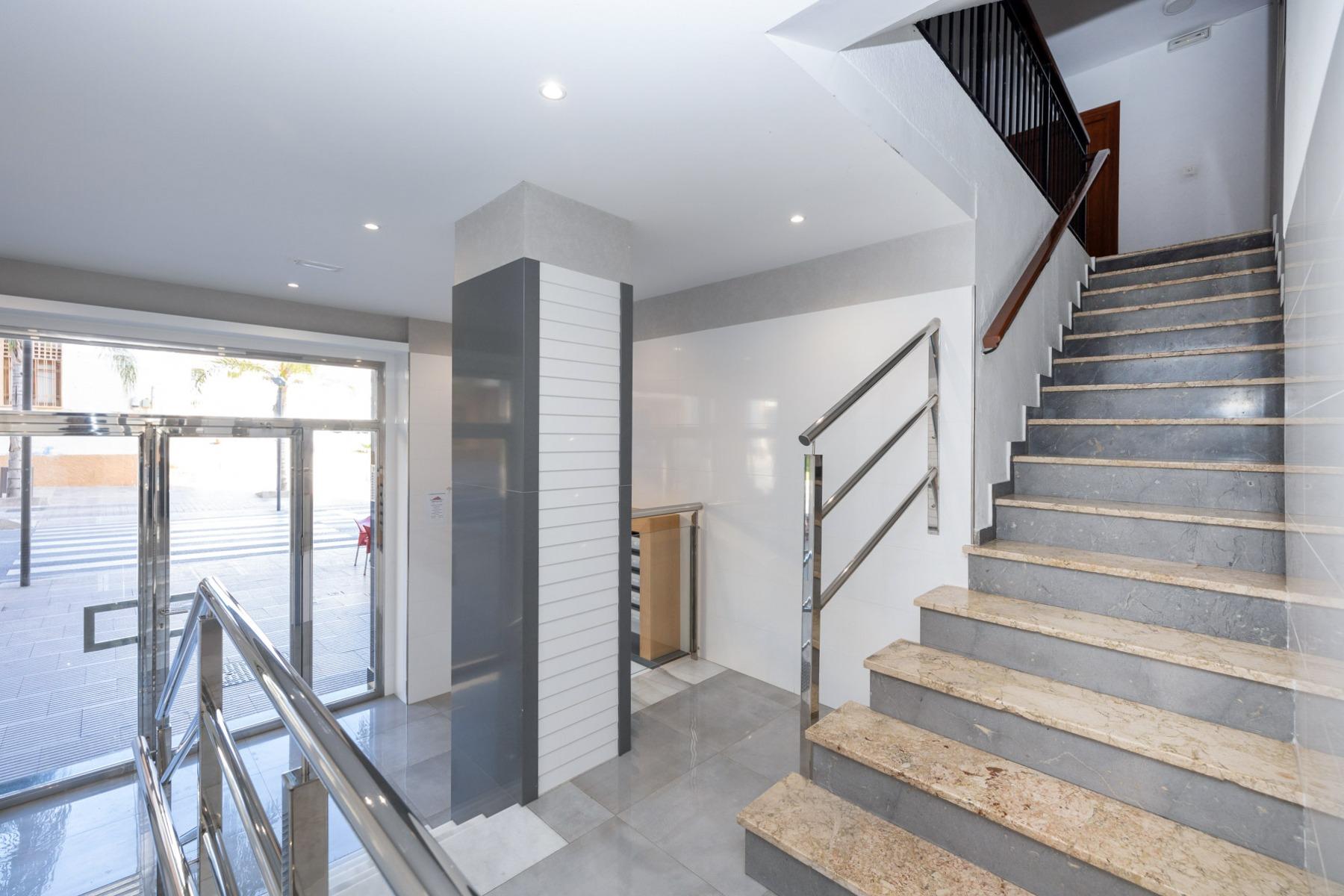 Piso 6 habitaciones 280m² en venta - Av. De Salobreña - foto 5