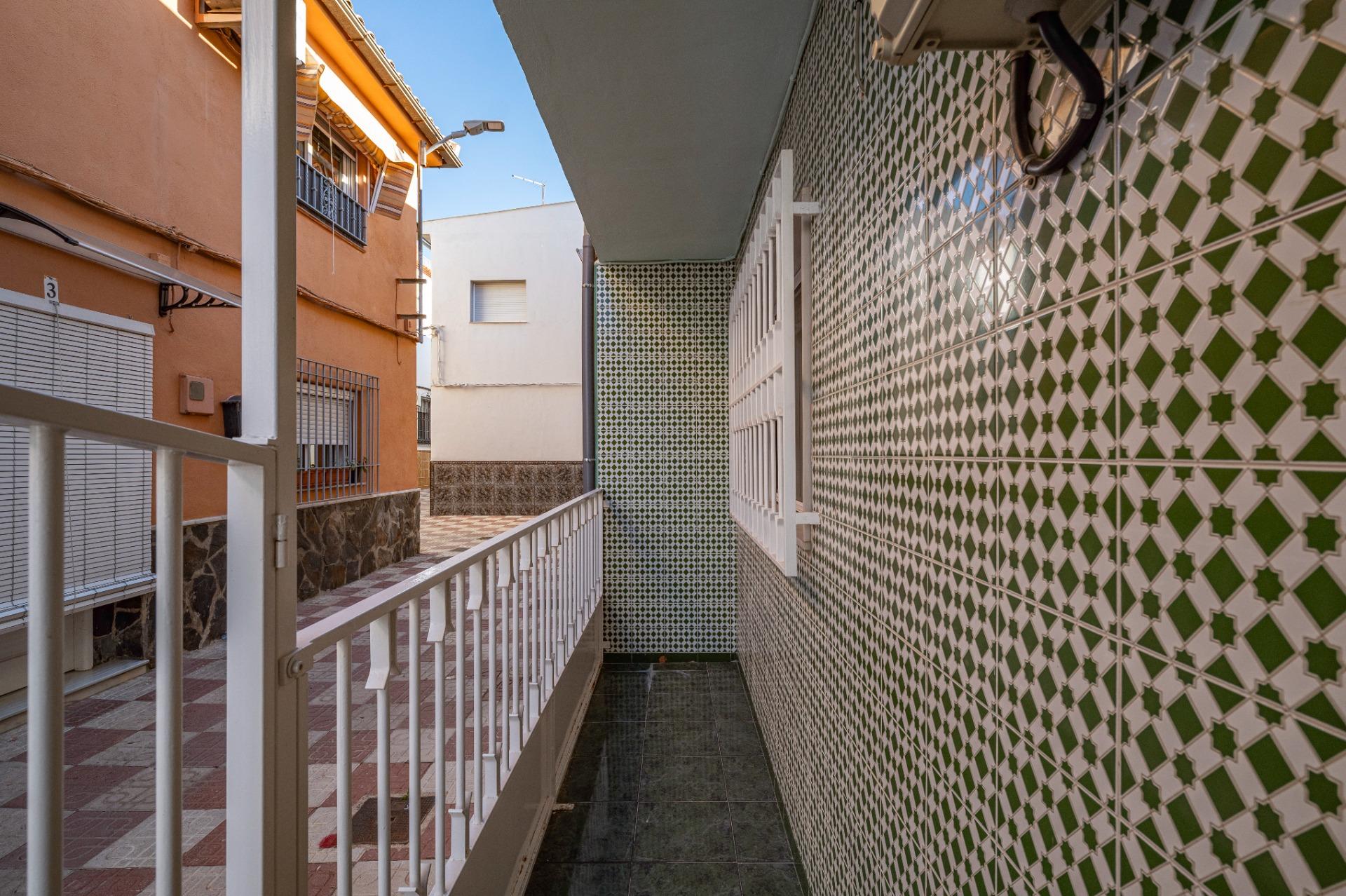 CASA HACIENDO ESQUINA EN ATARFE - foto 5