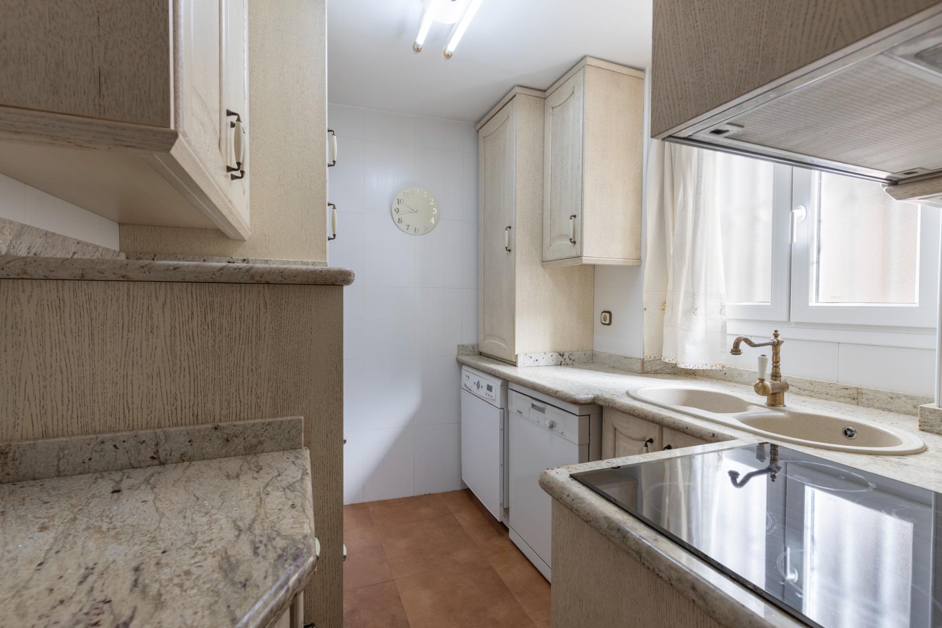 OPORTUNIDAD DE VENTA DE PISO EN ZONA ANCHA DE CAPUCHINOS