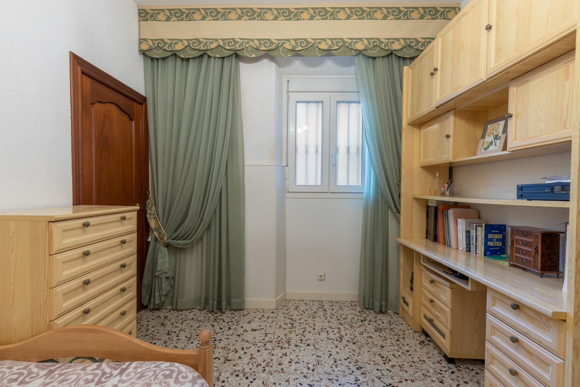 OPORTUNIDAD DE VENTA DE PISO EN ZONA ANCHA DE CAPUCHINOS - foto 11