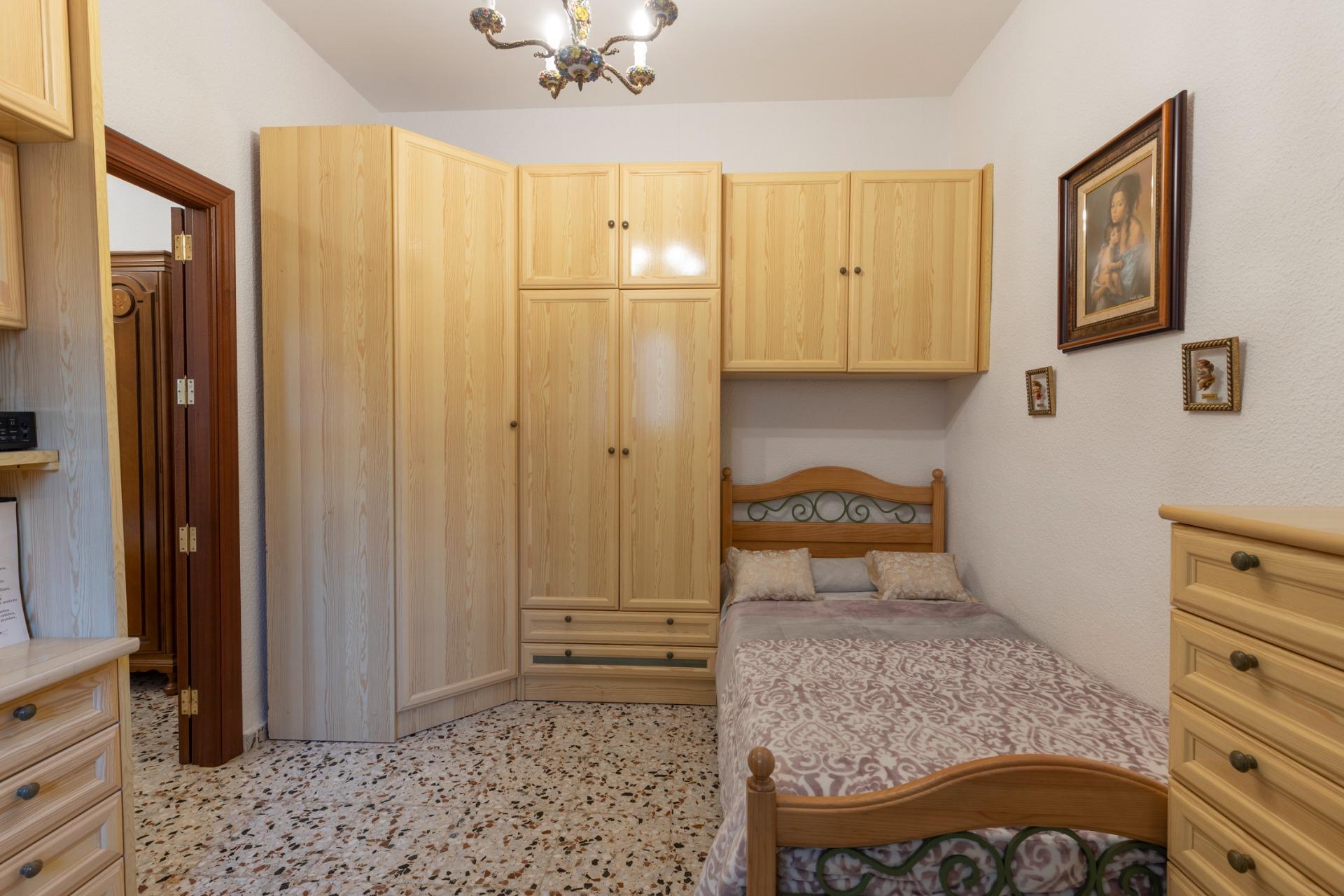 OPORTUNIDAD DE VENTA DE PISO EN ZONA ANCHA DE CAPUCHINOS - foto 12