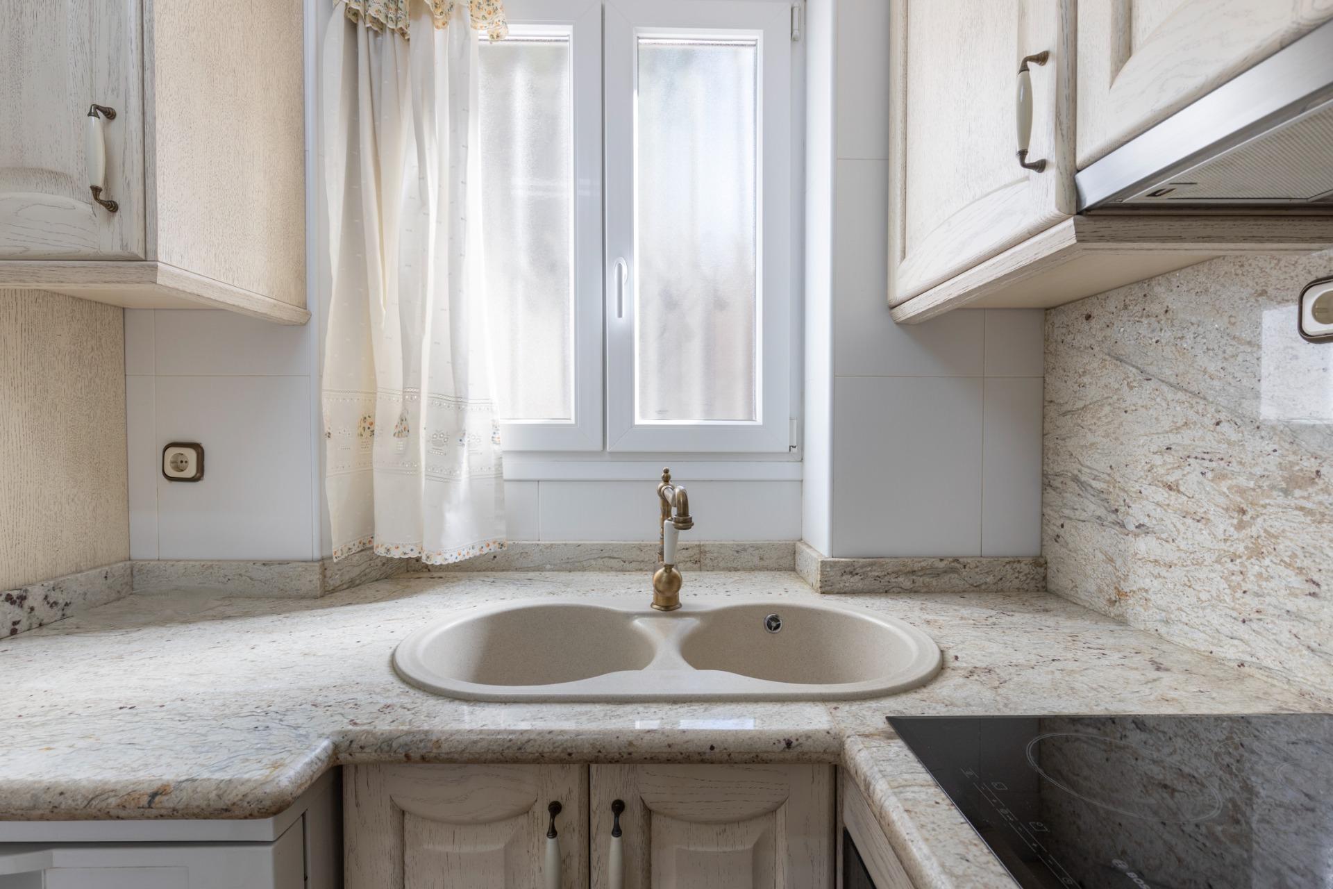 OPORTUNIDAD DE VENTA DE PISO EN ZONA ANCHA DE CAPUCHINOS - foto 17