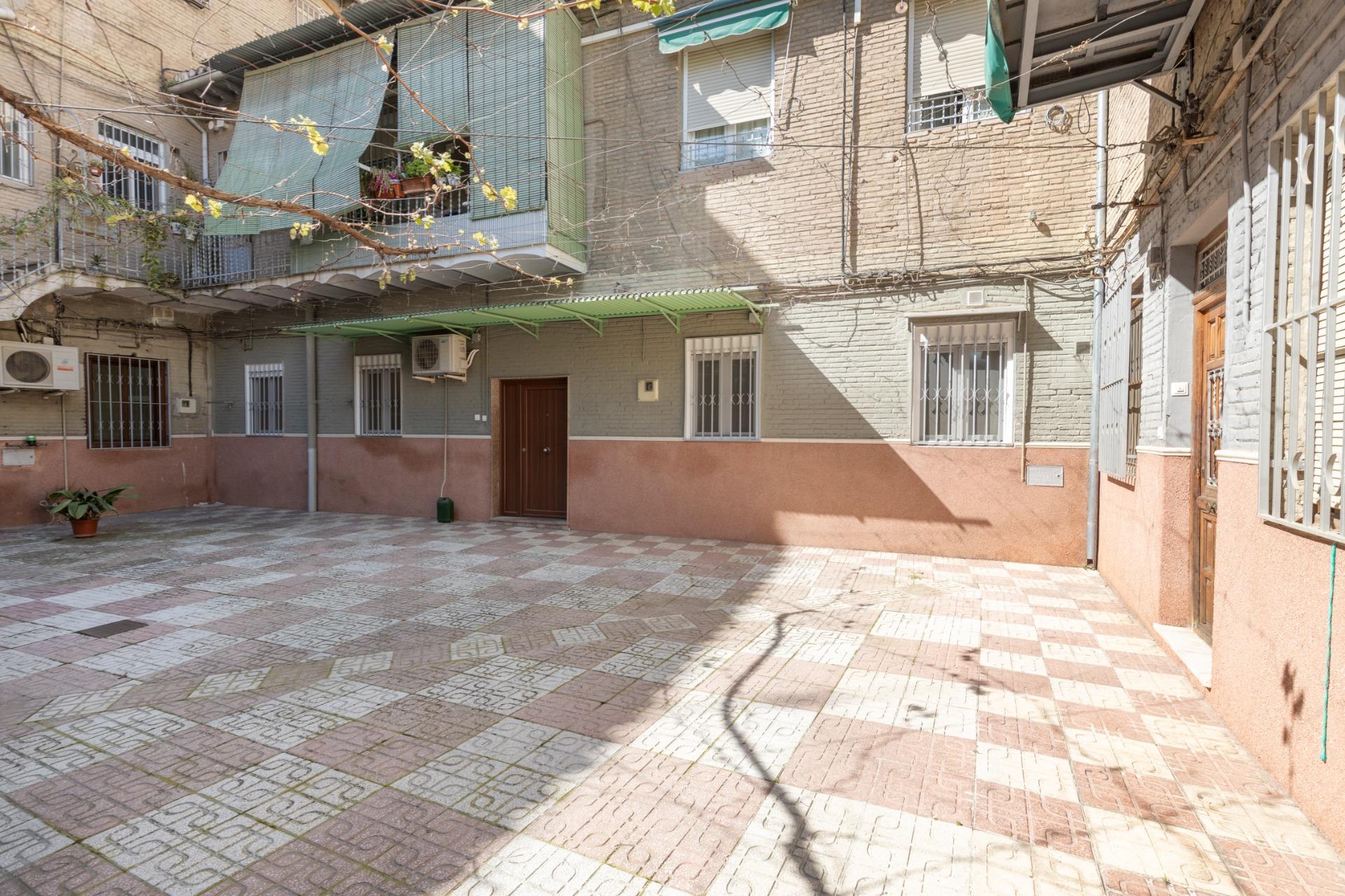 OPORTUNIDAD DE VENTA DE PISO EN ZONA ANCHA DE CAPUCHINOS - foto 3